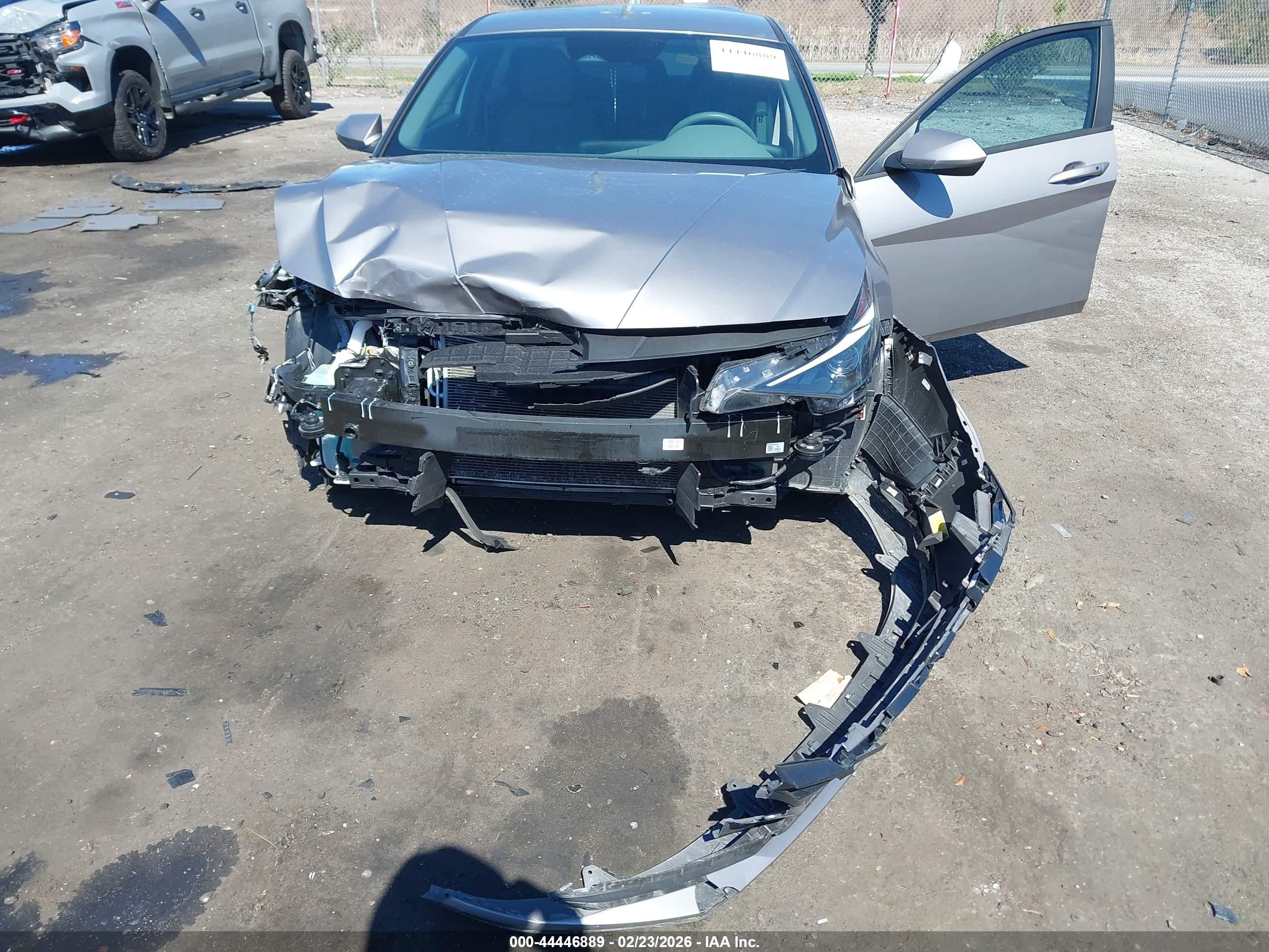 HYUNDAI ELANTRA image 6