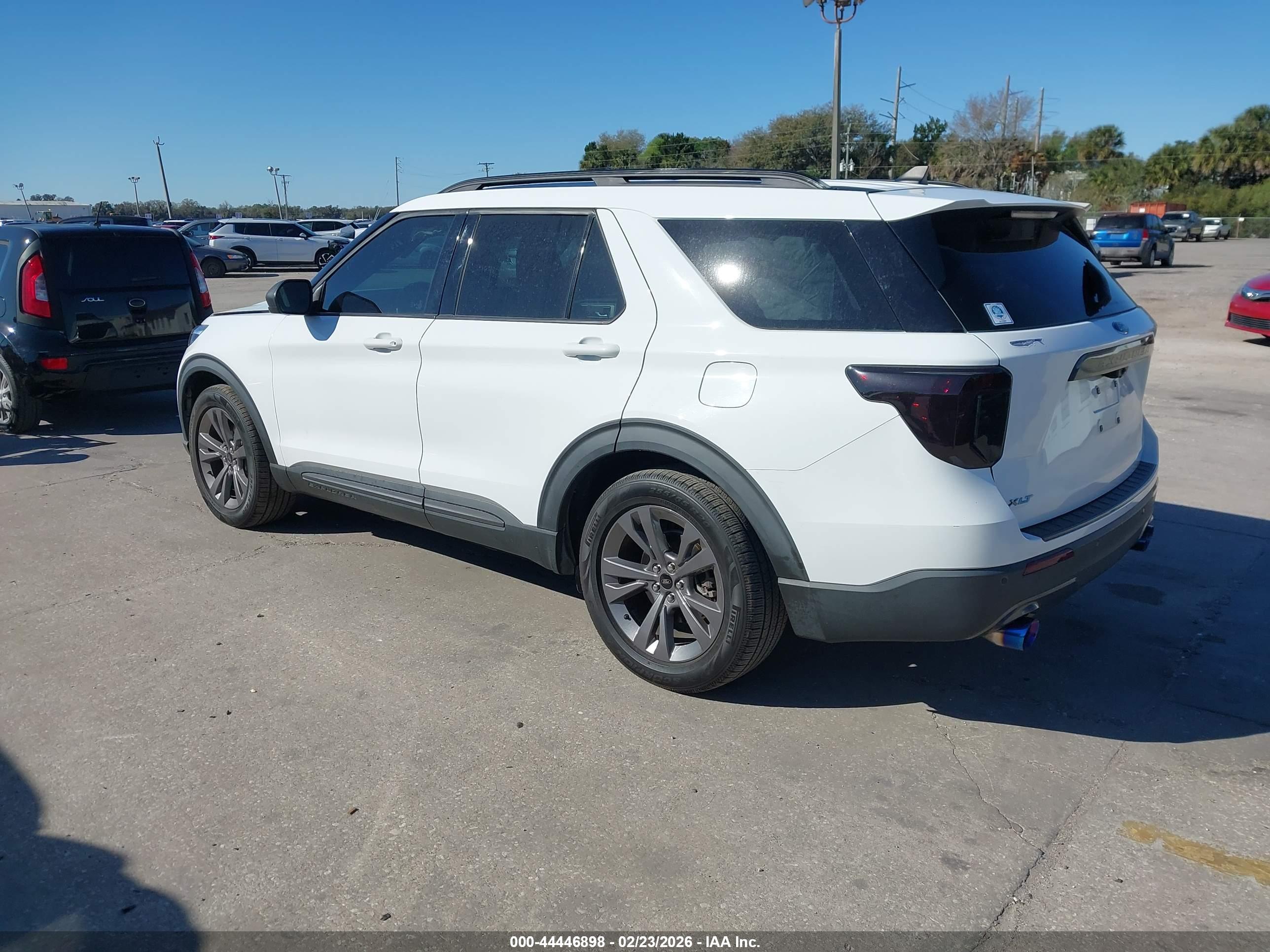 FORD EXPLORER image 3