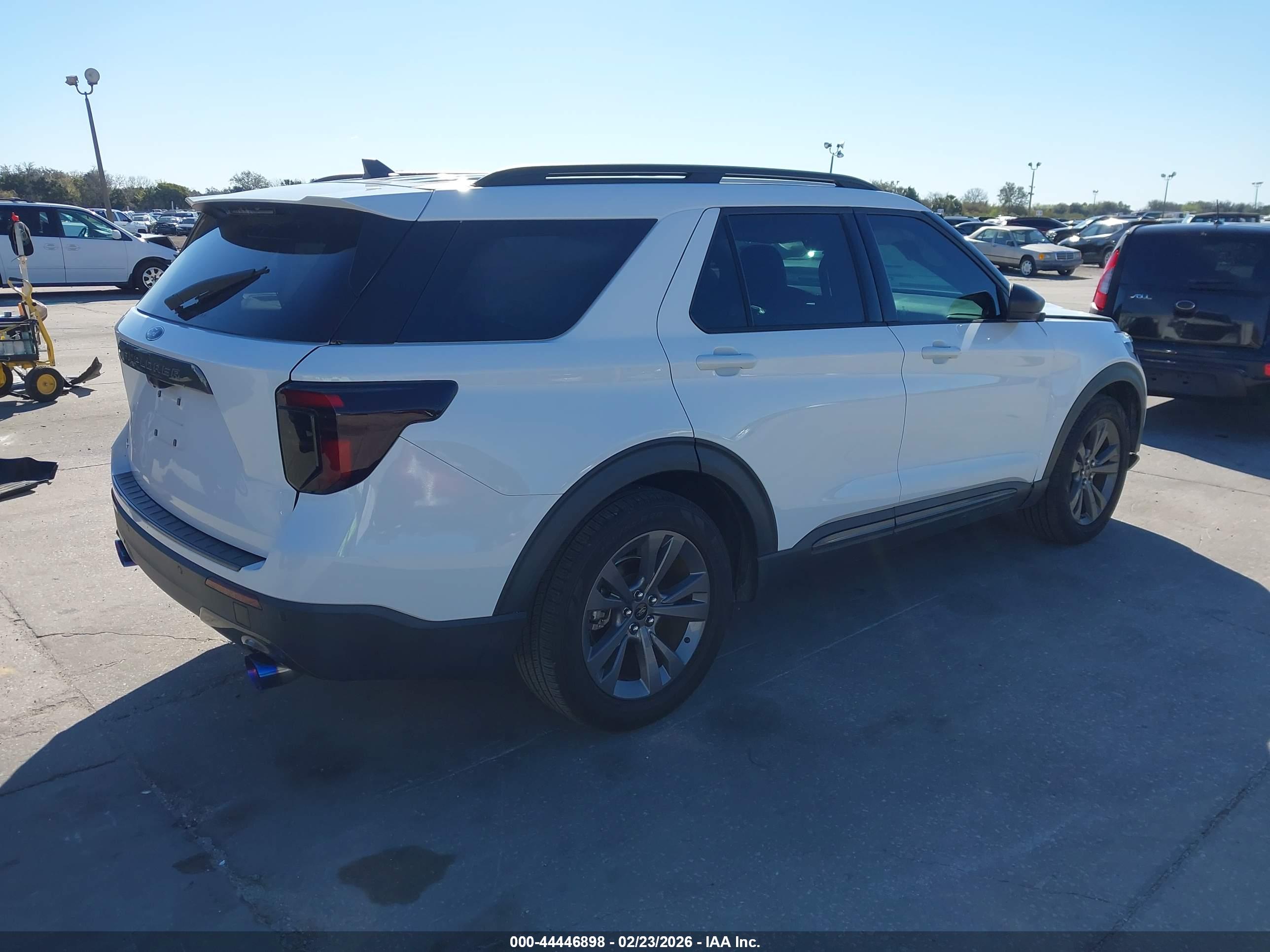 FORD EXPLORER image 4