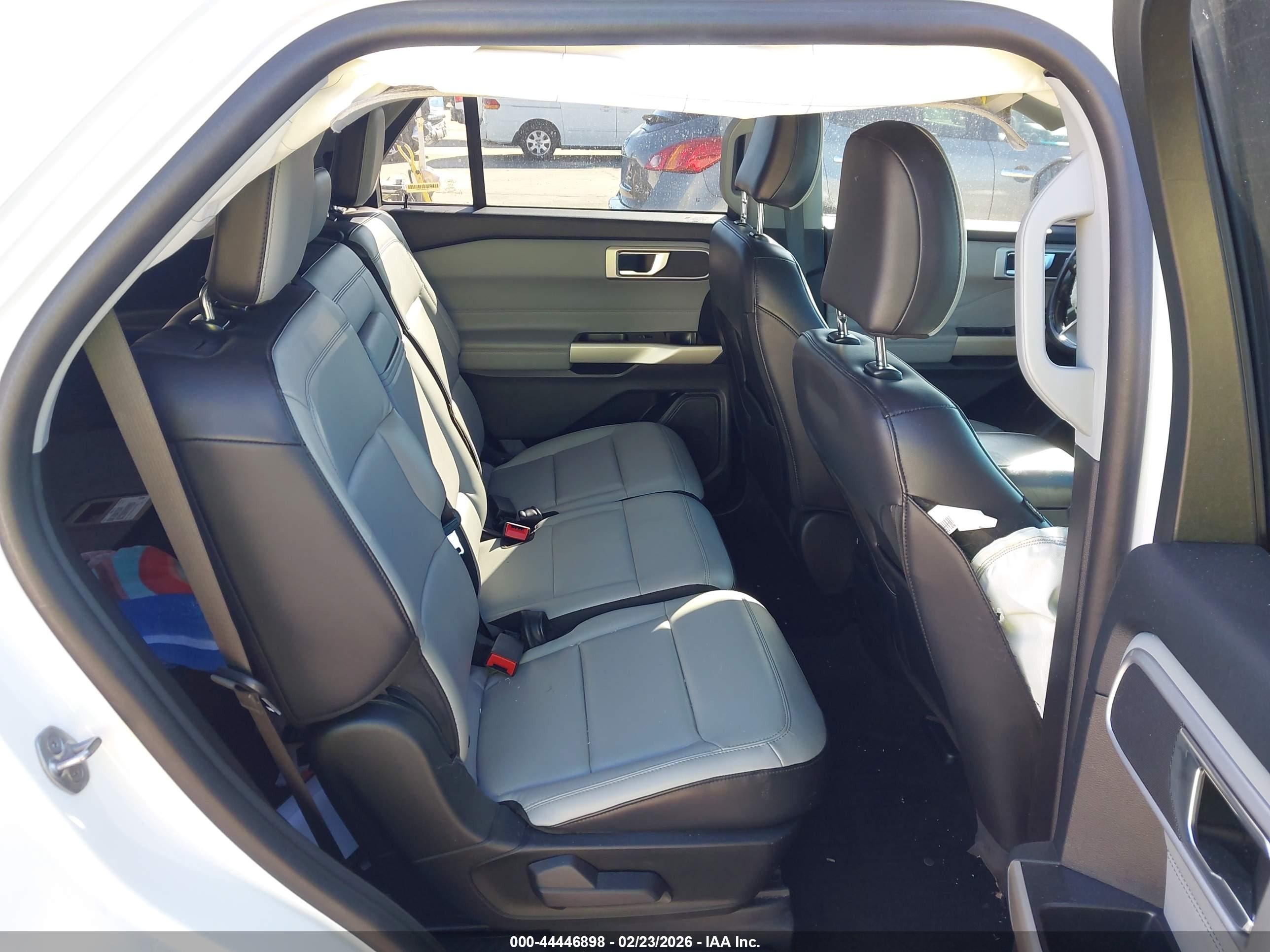 FORD EXPLORER image 8