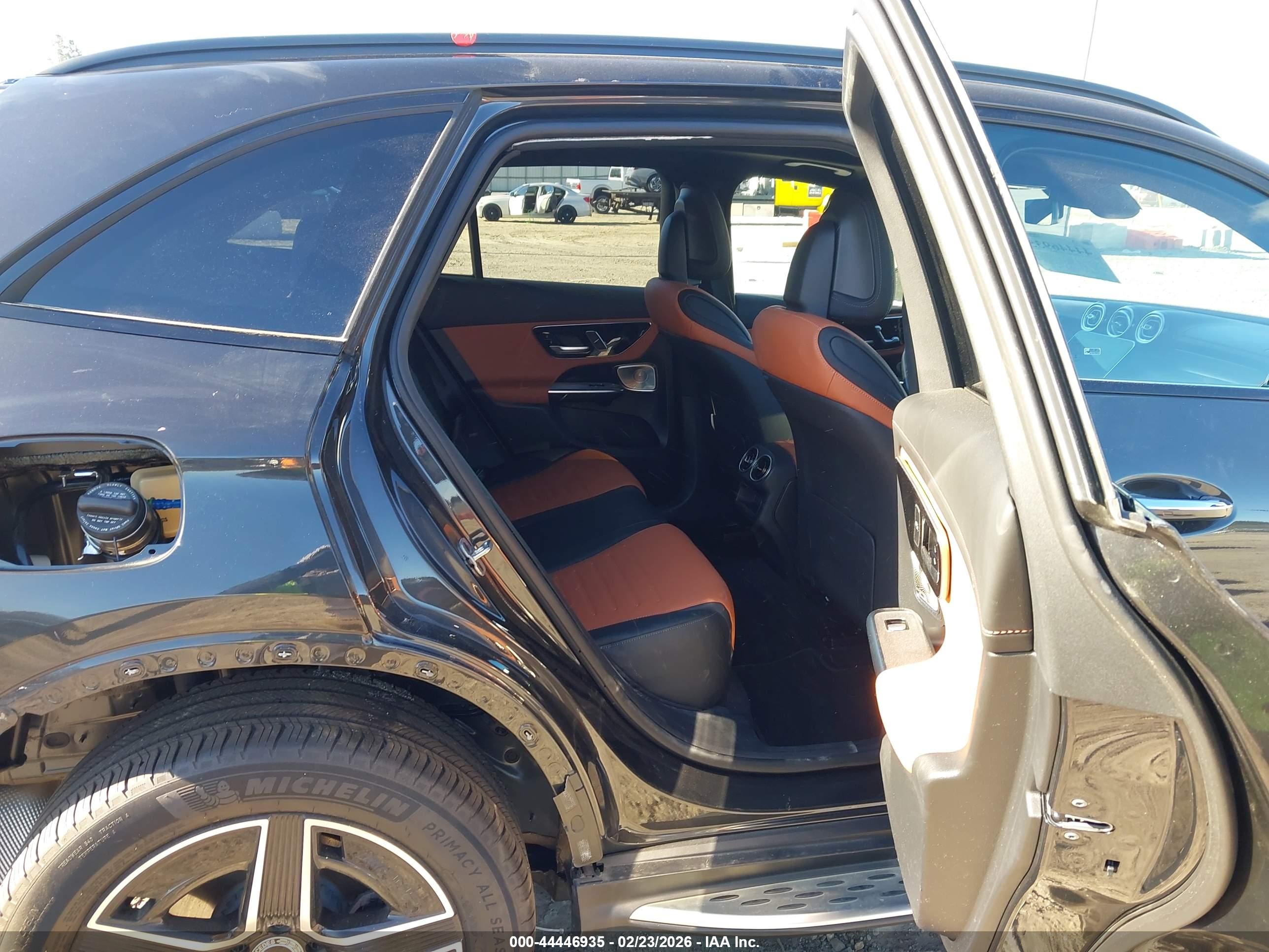 MERCEDES-BENZ GLC image 8