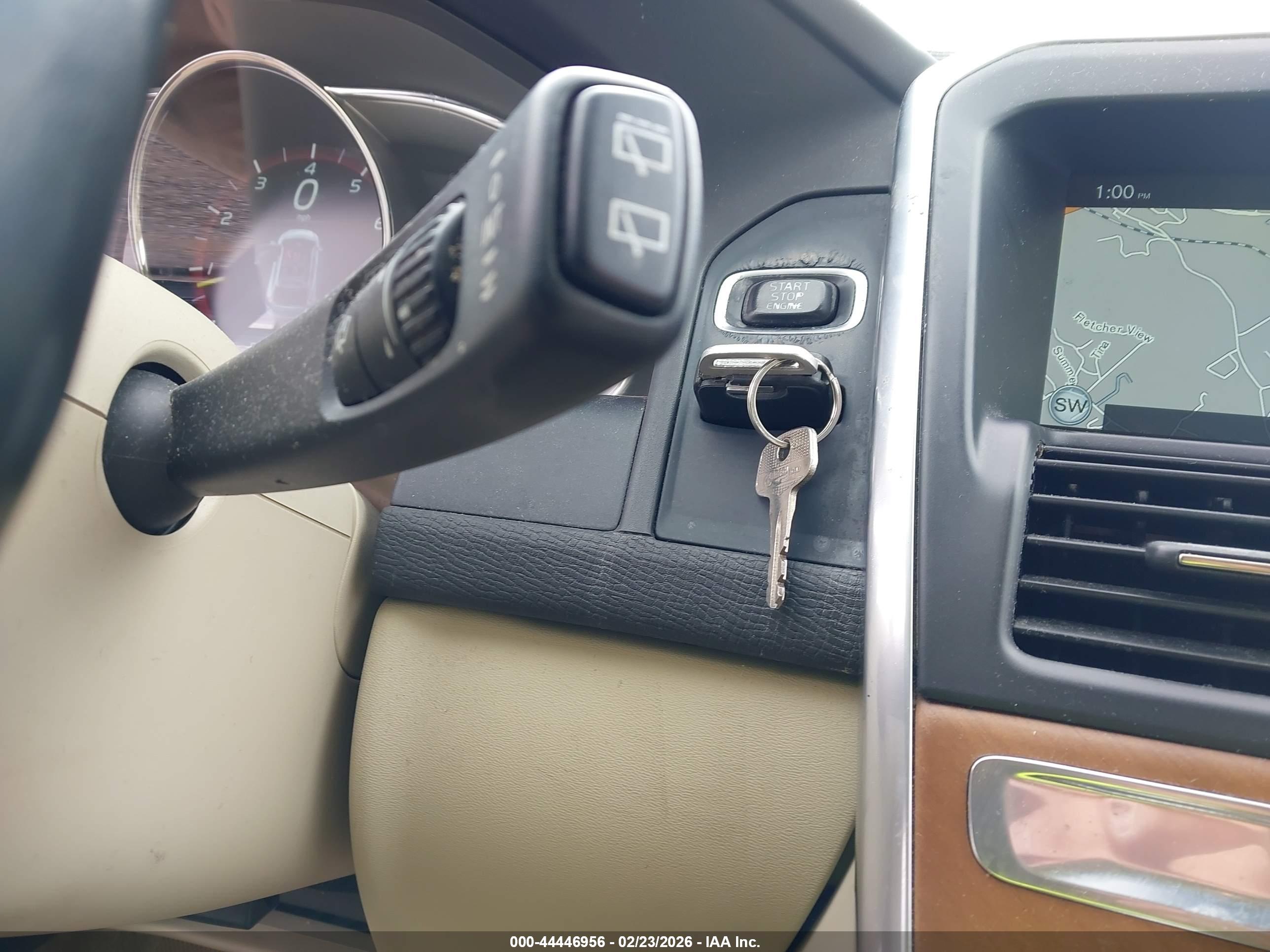 VOLVO XC60 image 11