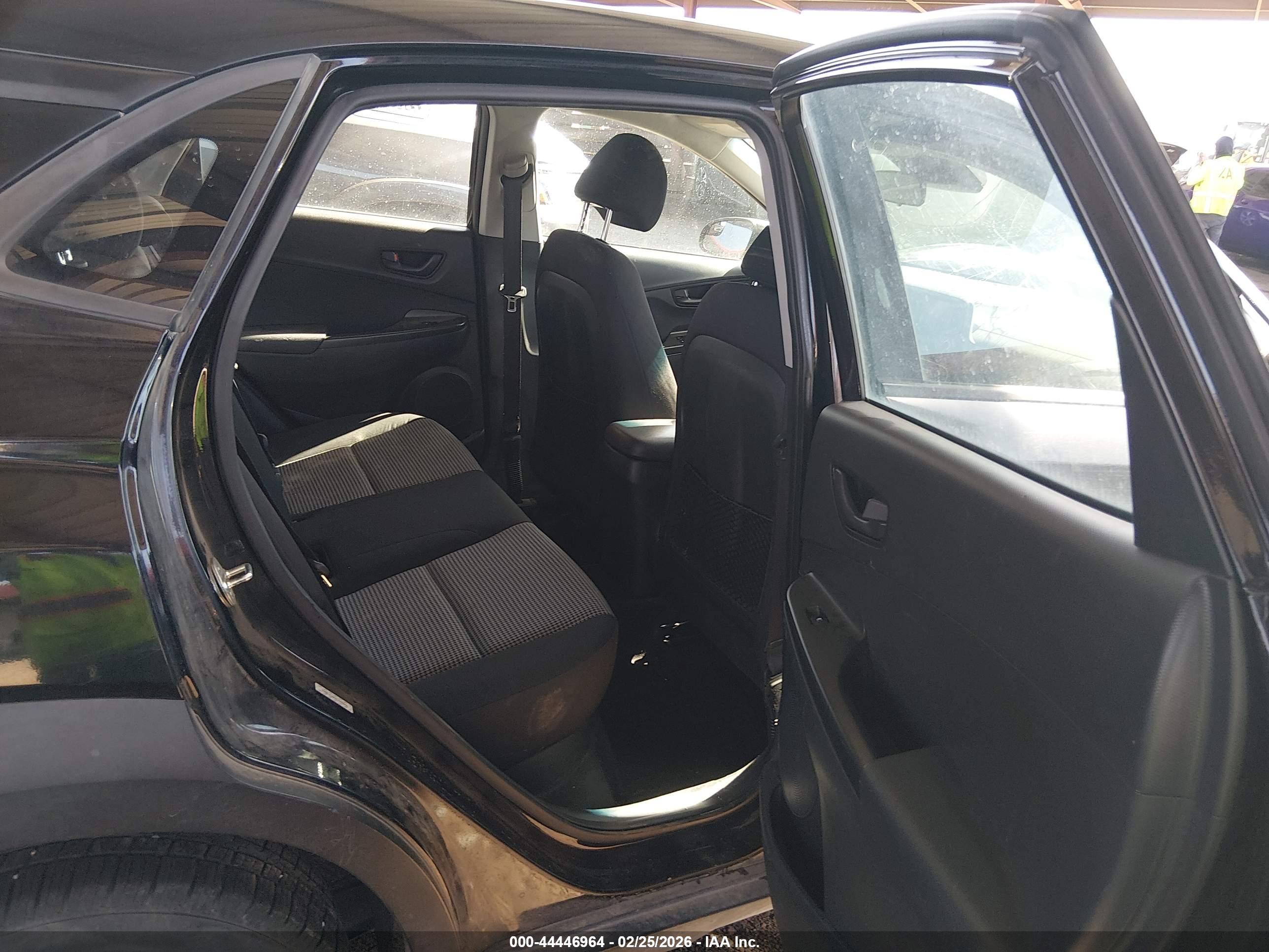 HYUNDAI KONA image 8