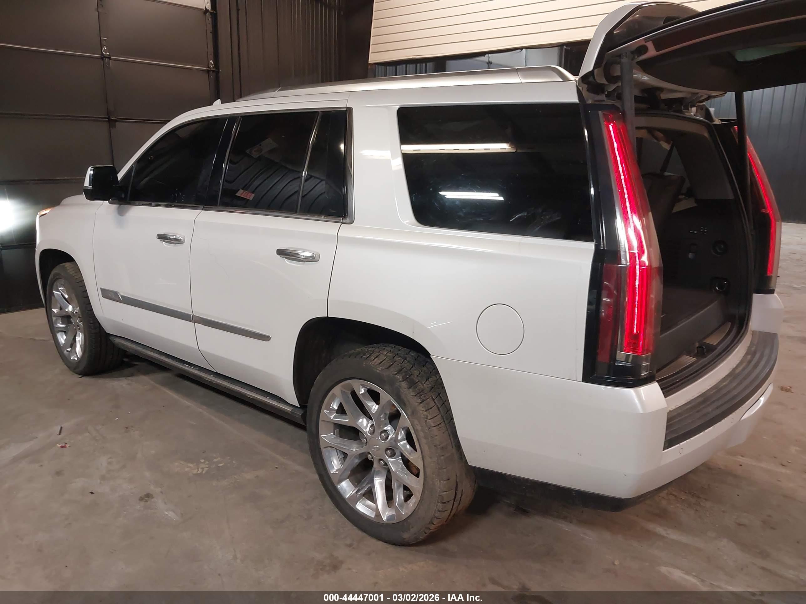CADILLAC ESCALADE image 3
