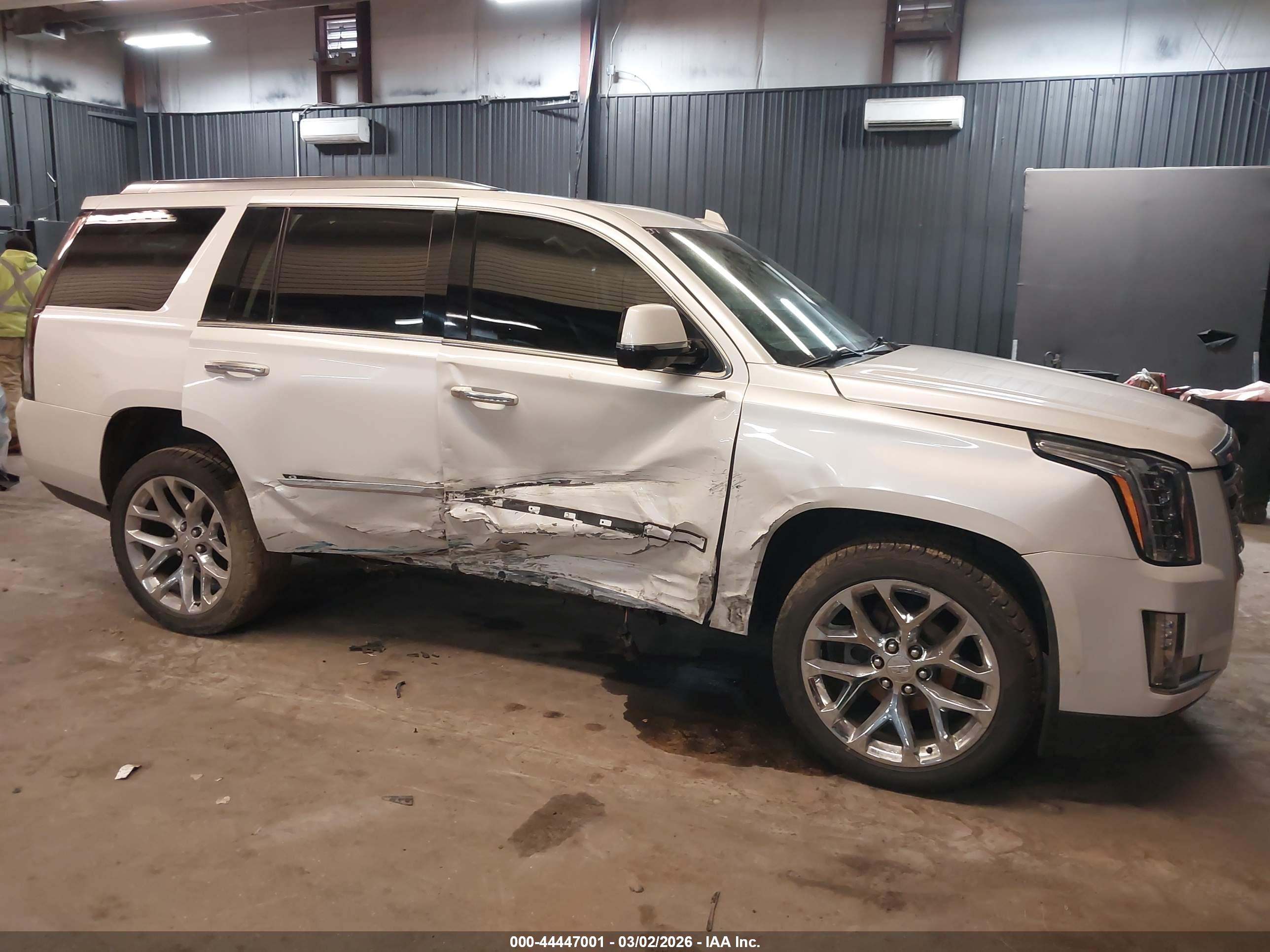 CADILLAC ESCALADE image 6
