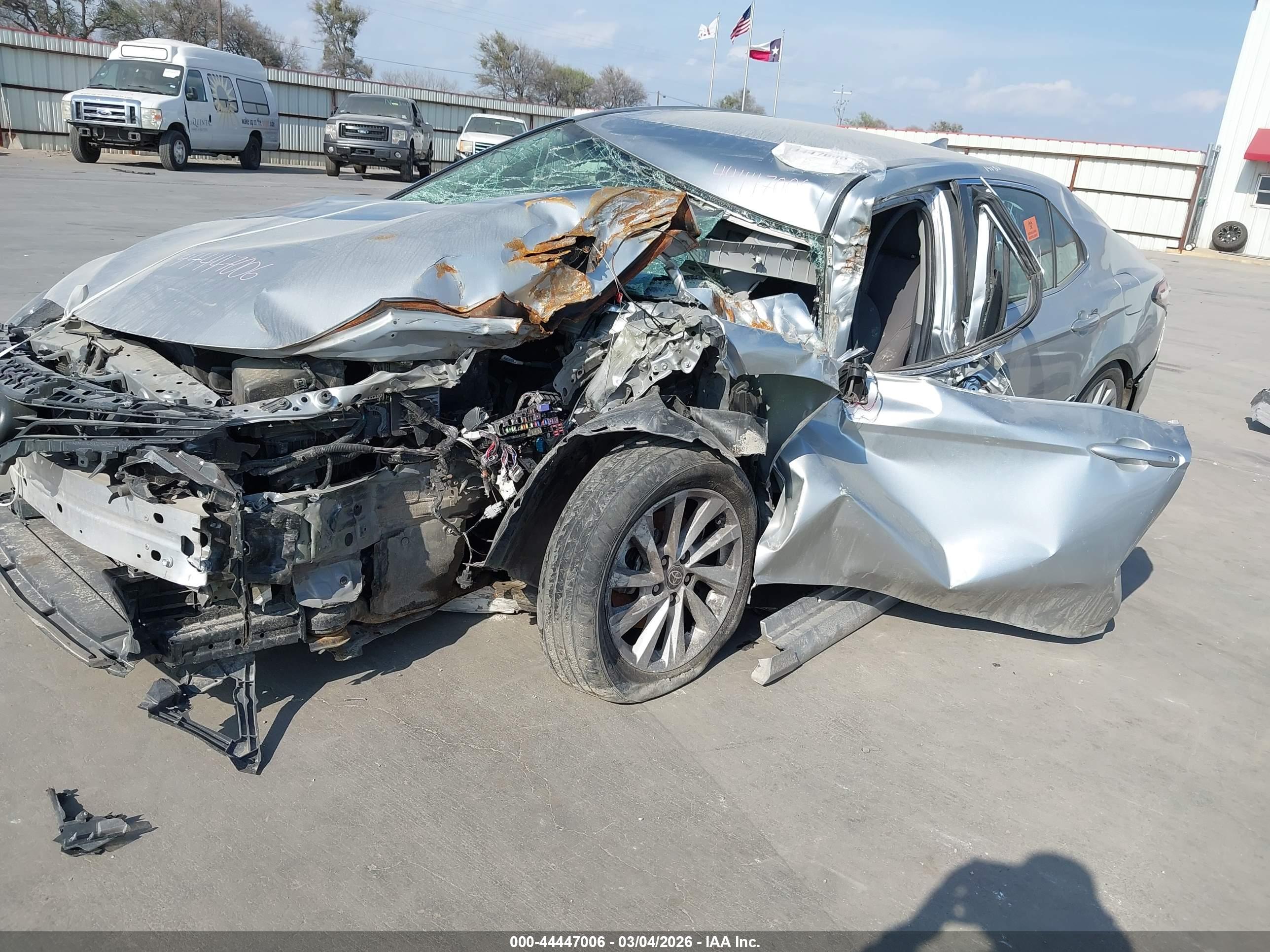 TOYOTA CAMRY image 2