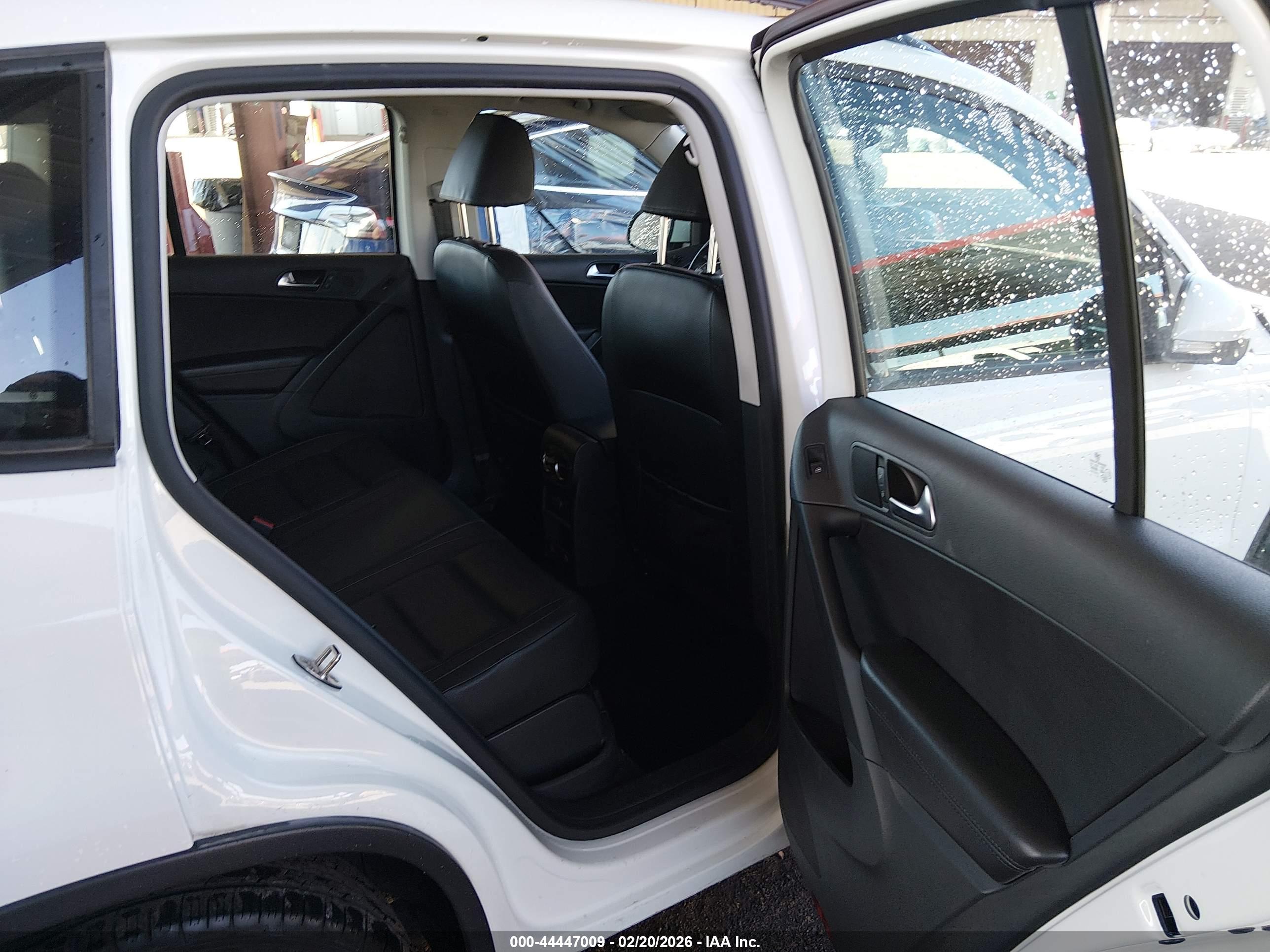 VOLKSWAGEN TIGUAN image 8