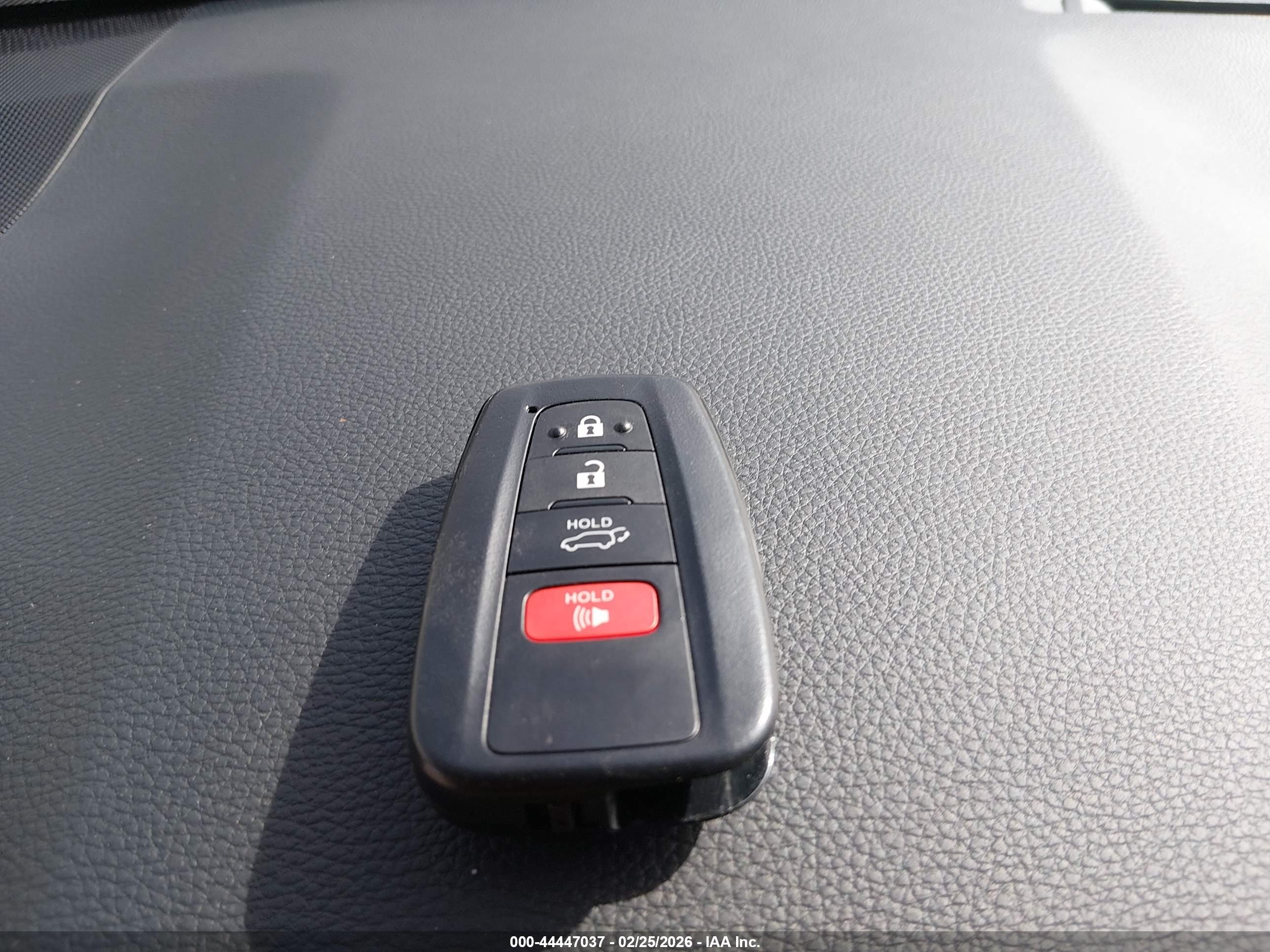 TOYOTA RAV4 image 11