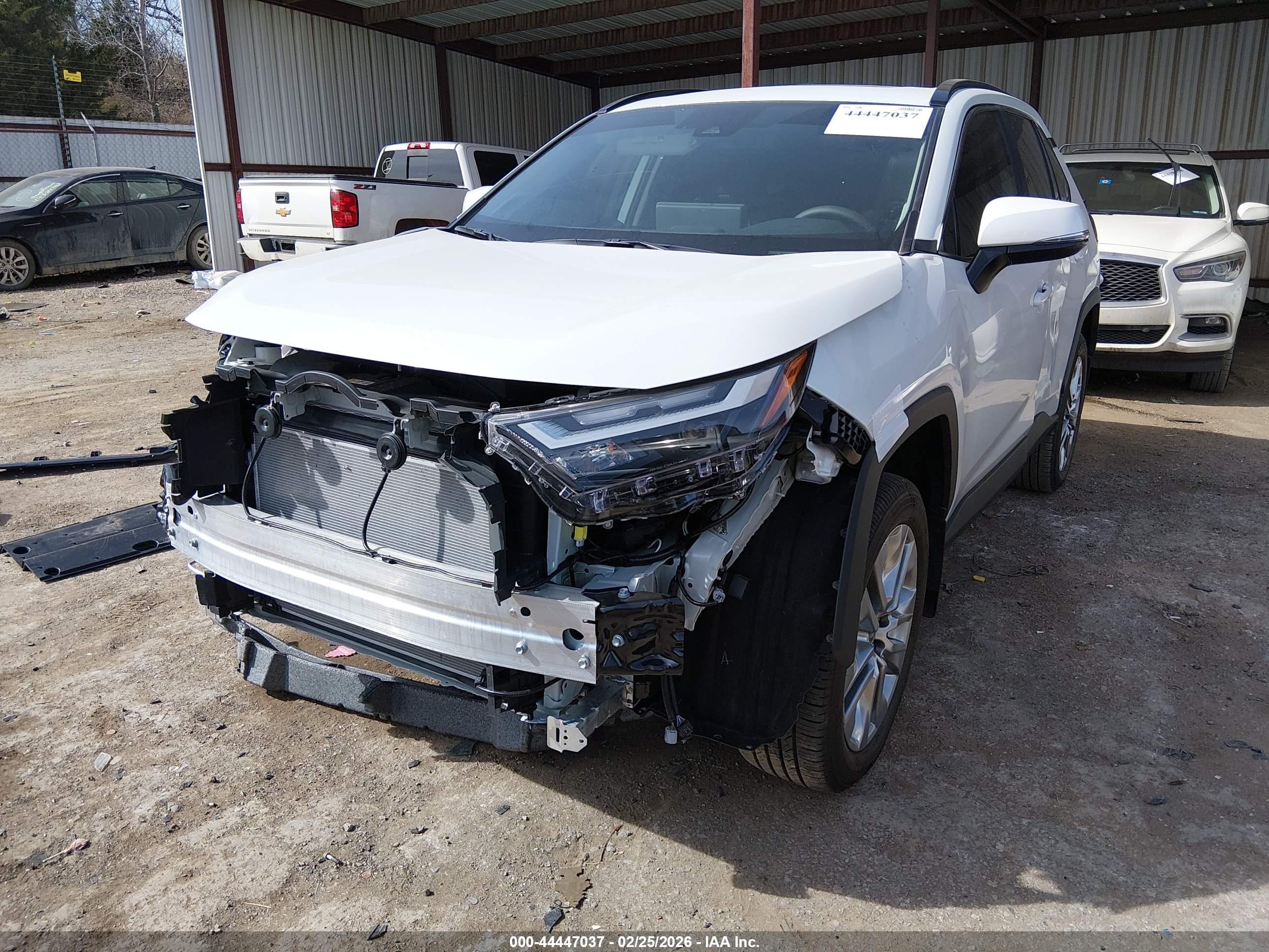 TOYOTA RAV4 image 2