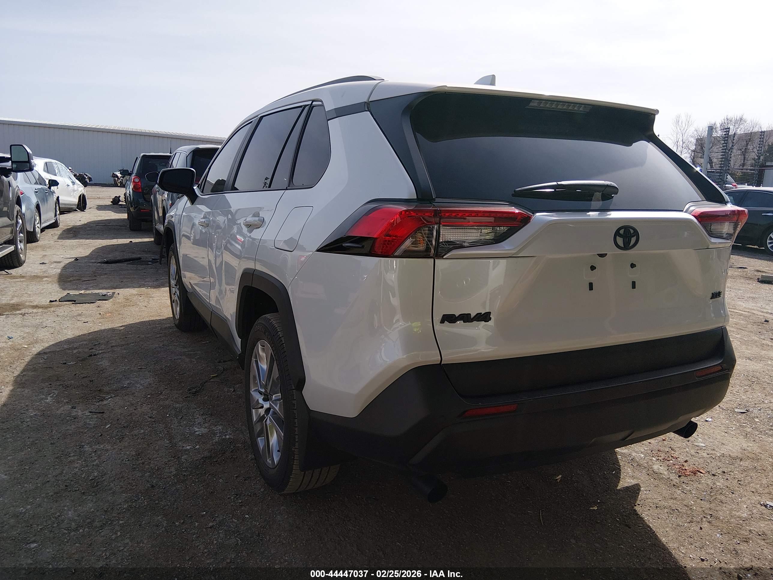 TOYOTA RAV4 image 3
