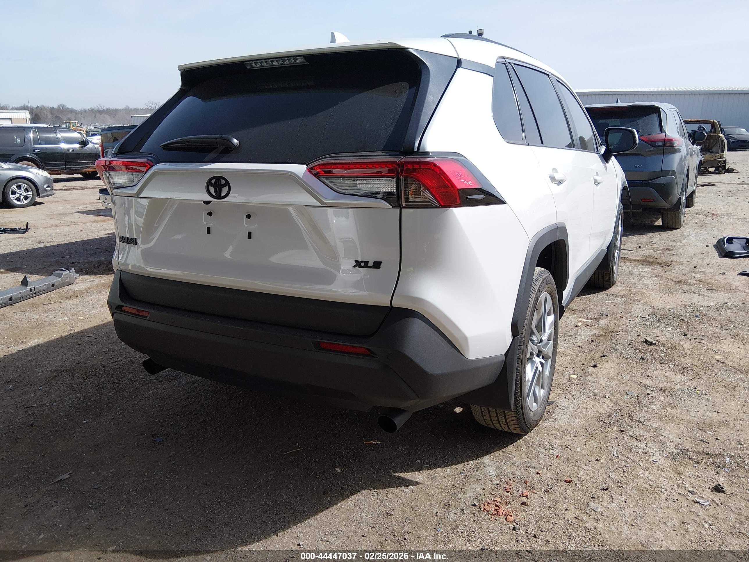 TOYOTA RAV4 image 4