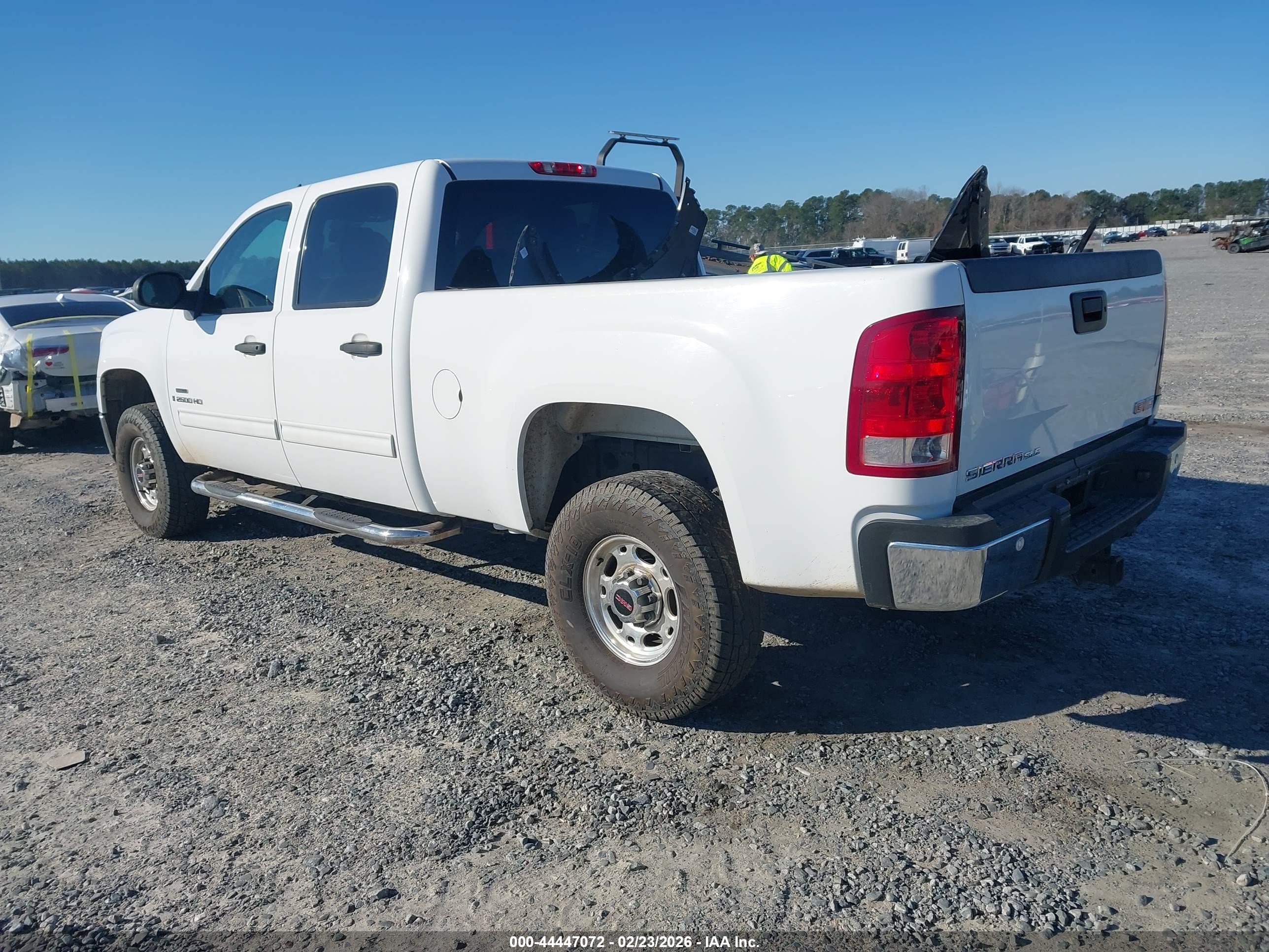 GMC SIERRA image 3