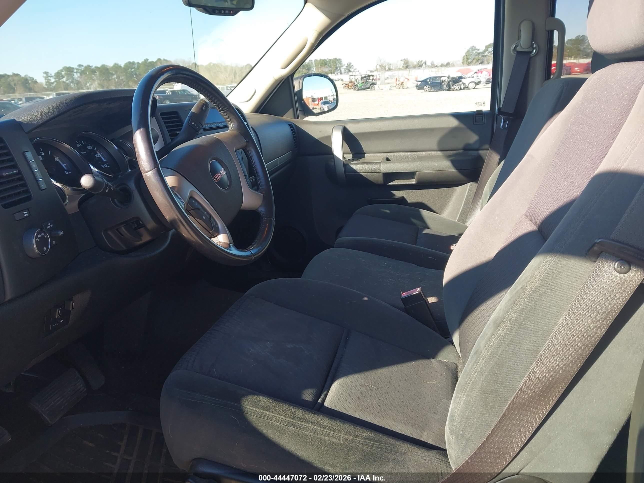GMC SIERRA image 5