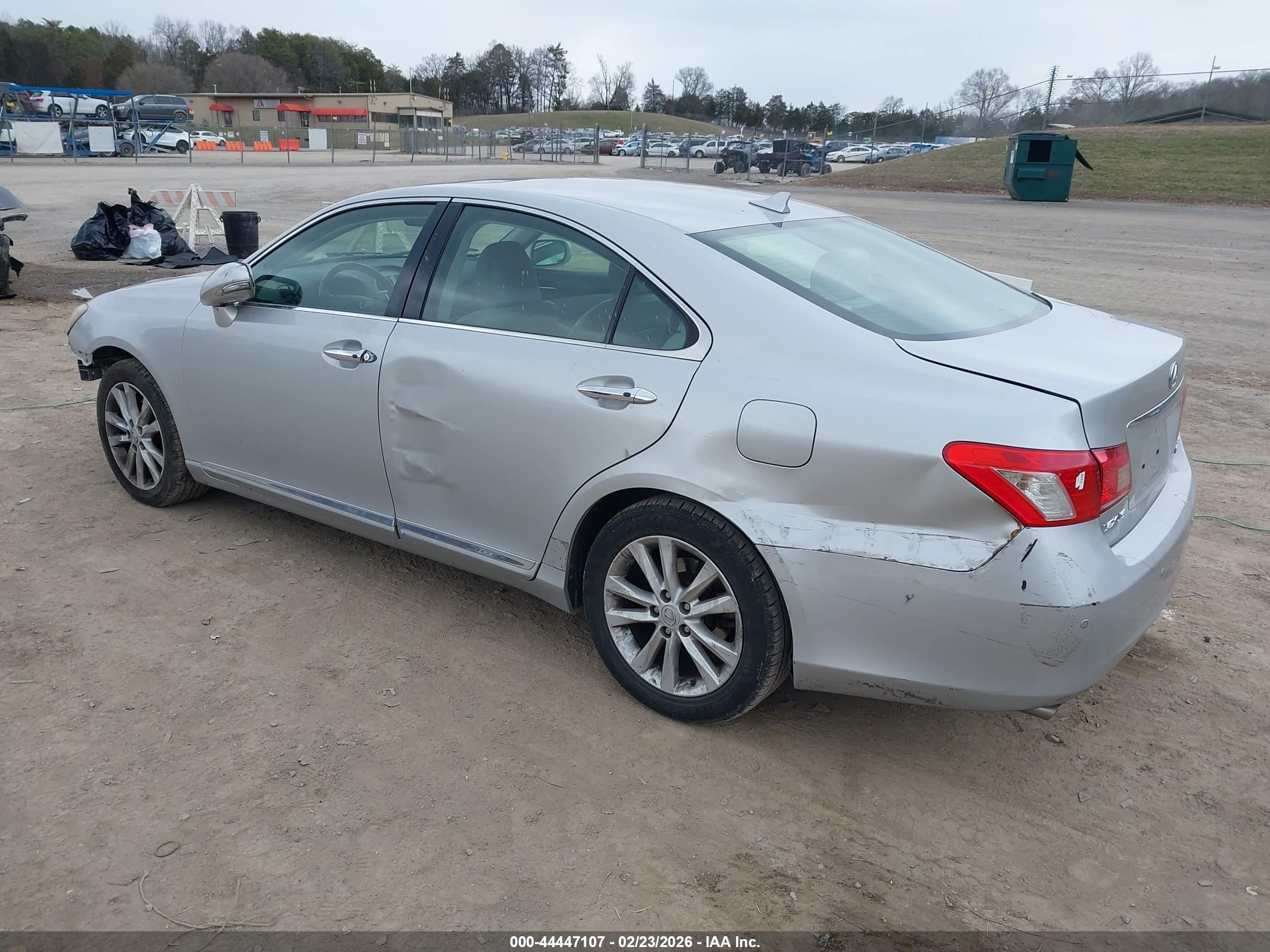 LEXUS ES image 3