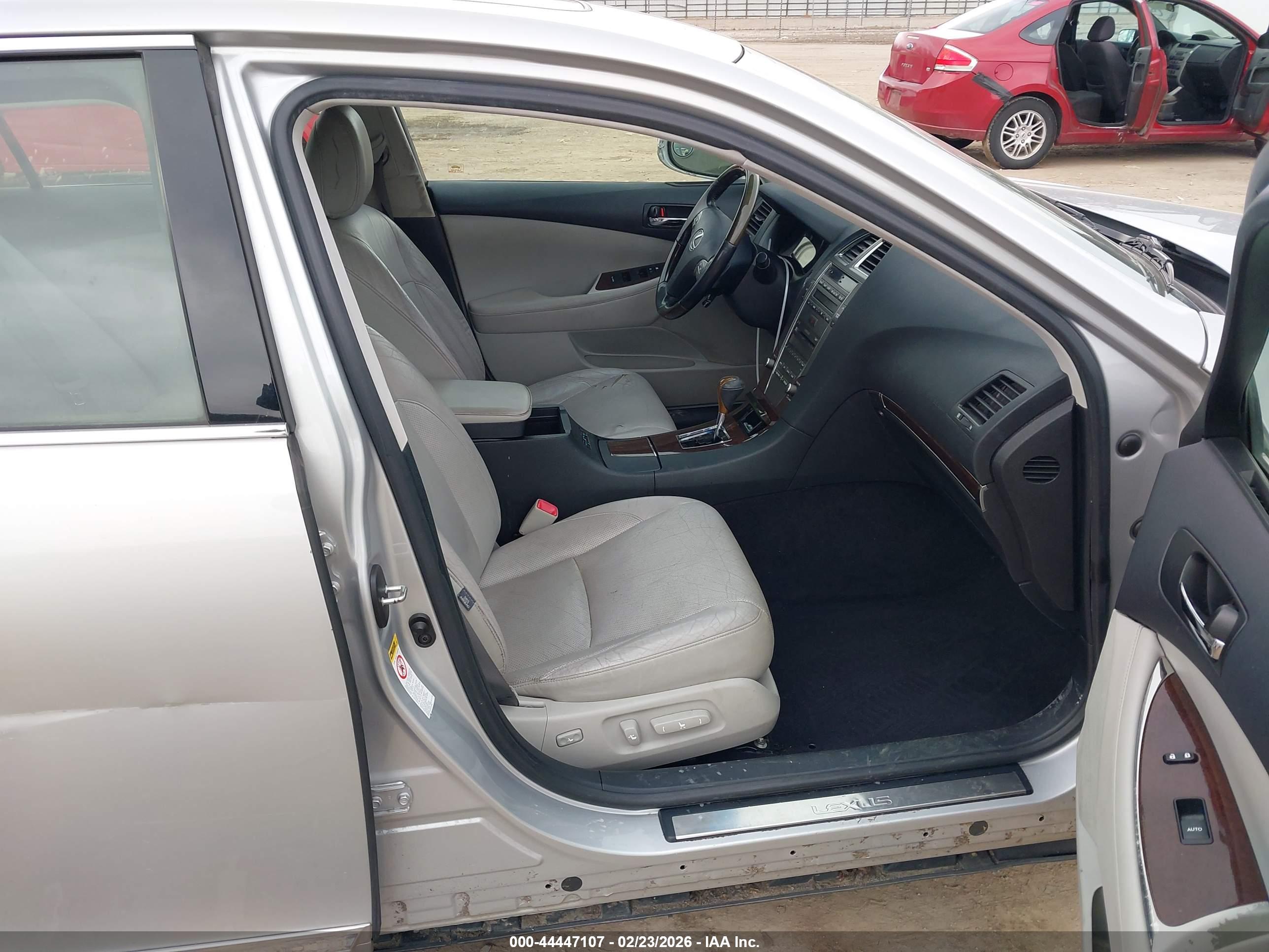LEXUS ES image 5