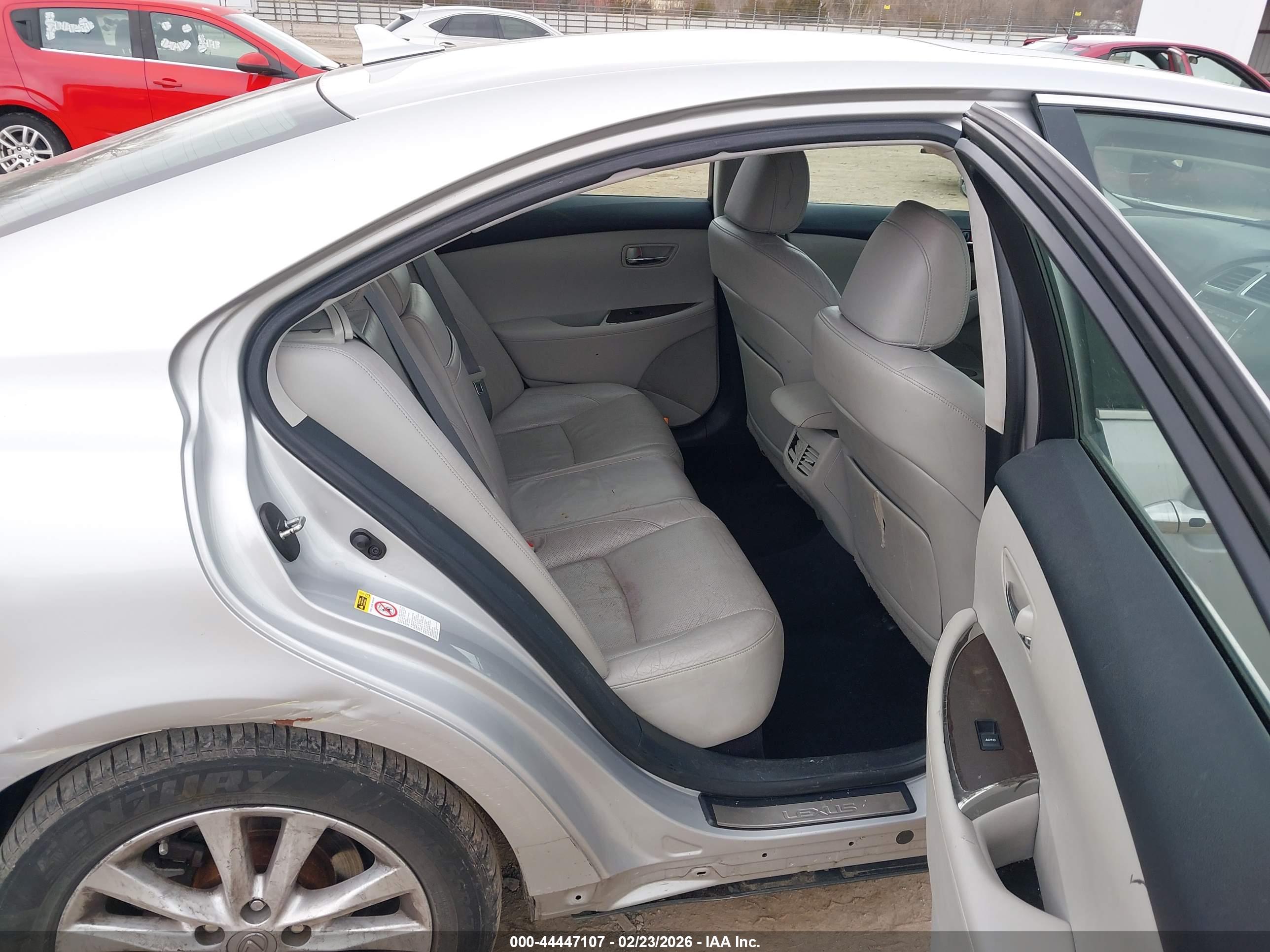 LEXUS ES image 8