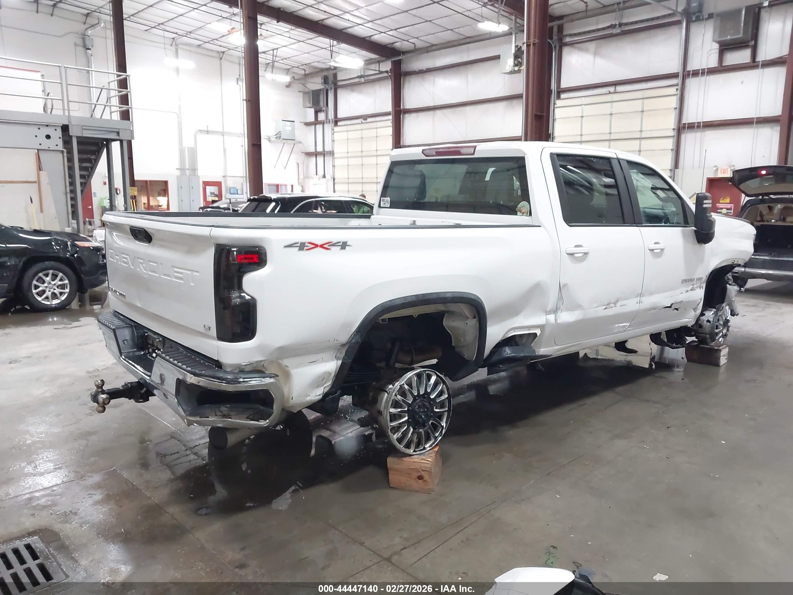 CHEVROLET SILVERADO image 4