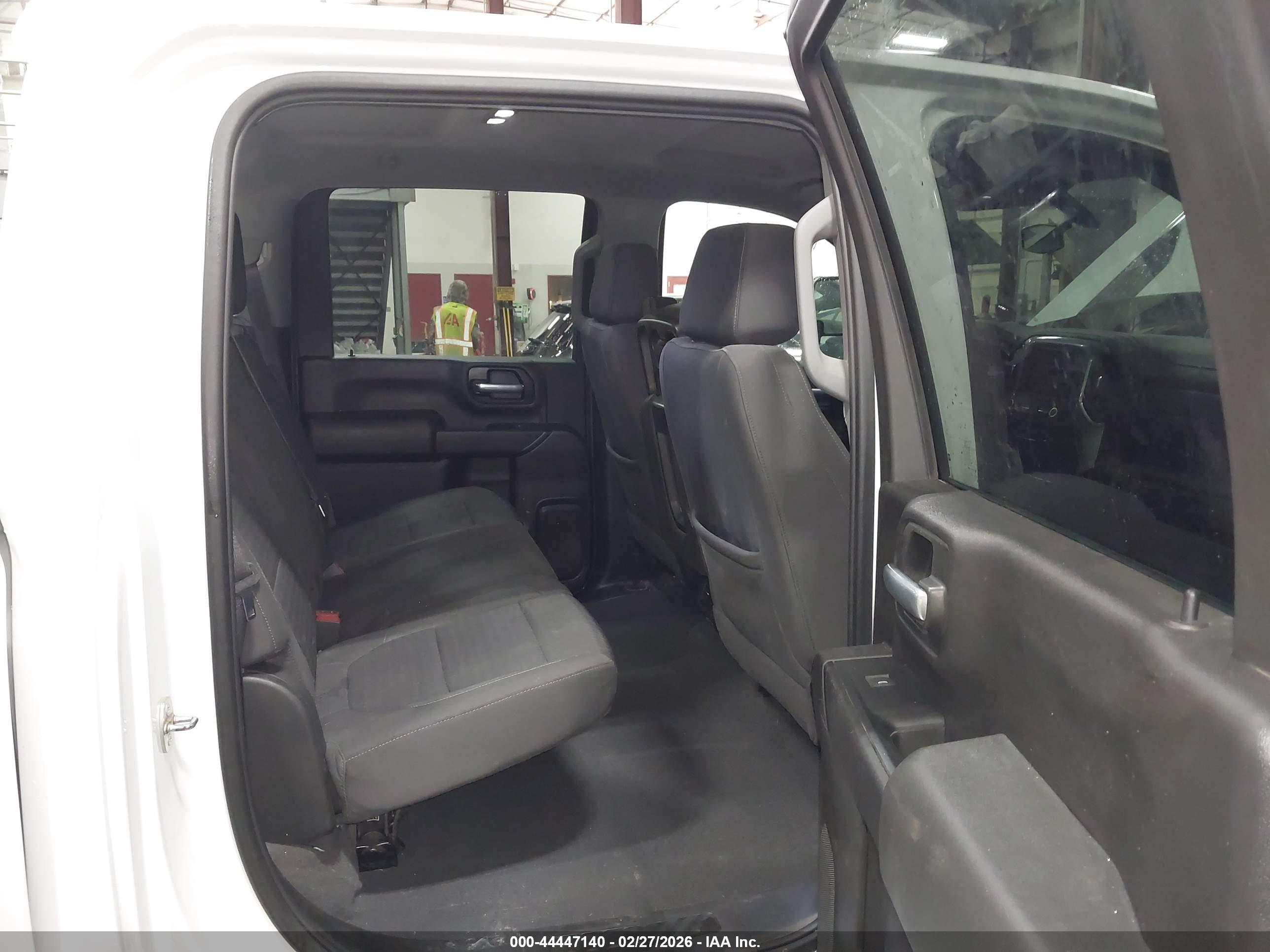 CHEVROLET SILVERADO image 7
