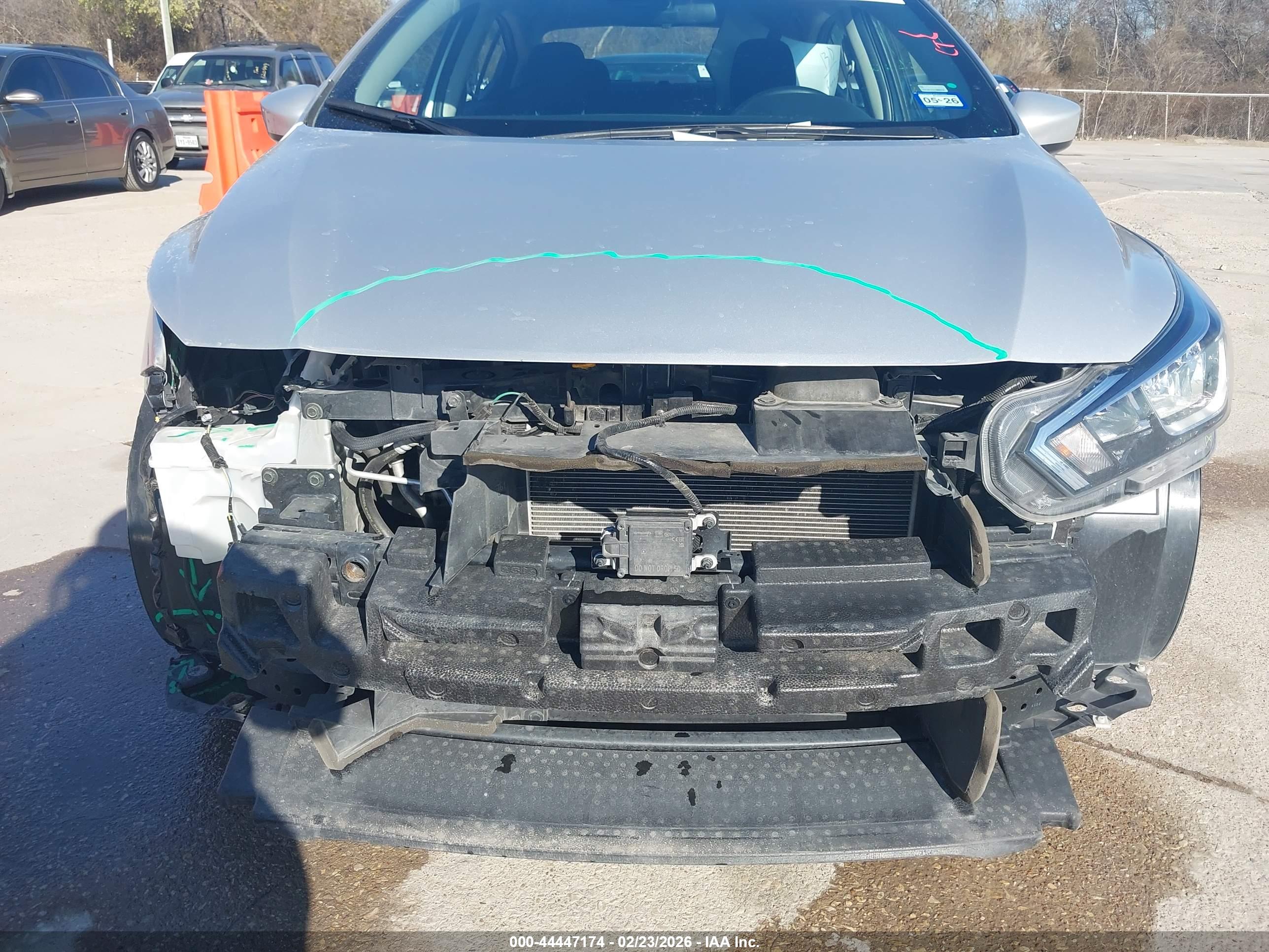 NISSAN VERSA image 6