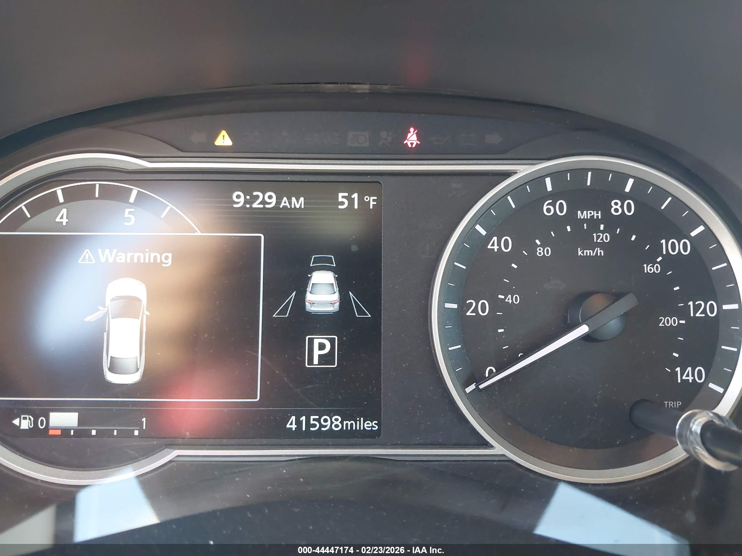 NISSAN VERSA image 7