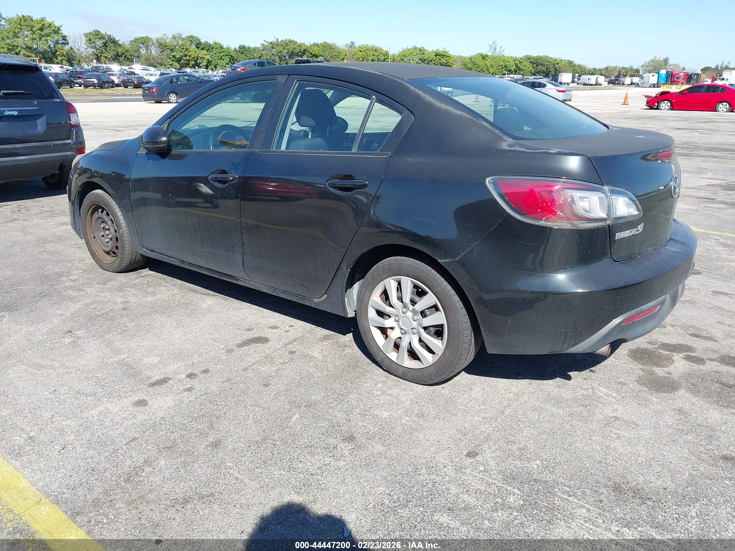 MAZDA MAZDA3 image 3