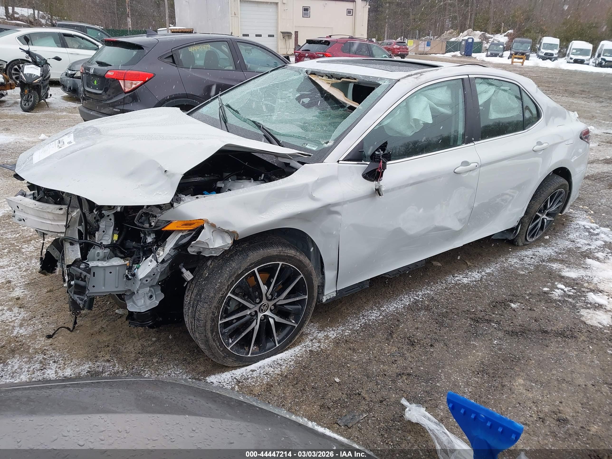 TOYOTA CAMRY image 2