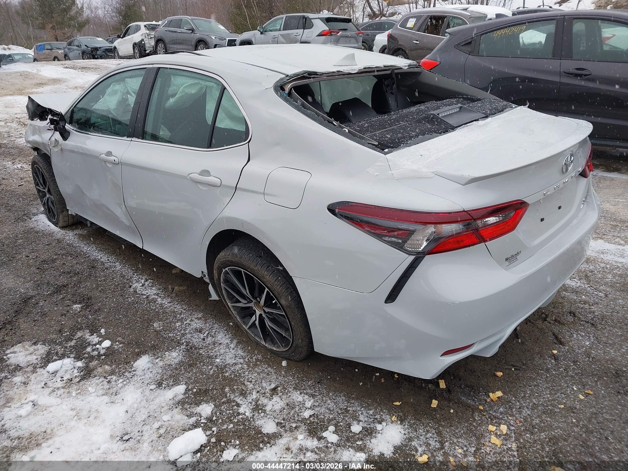 TOYOTA CAMRY image 3