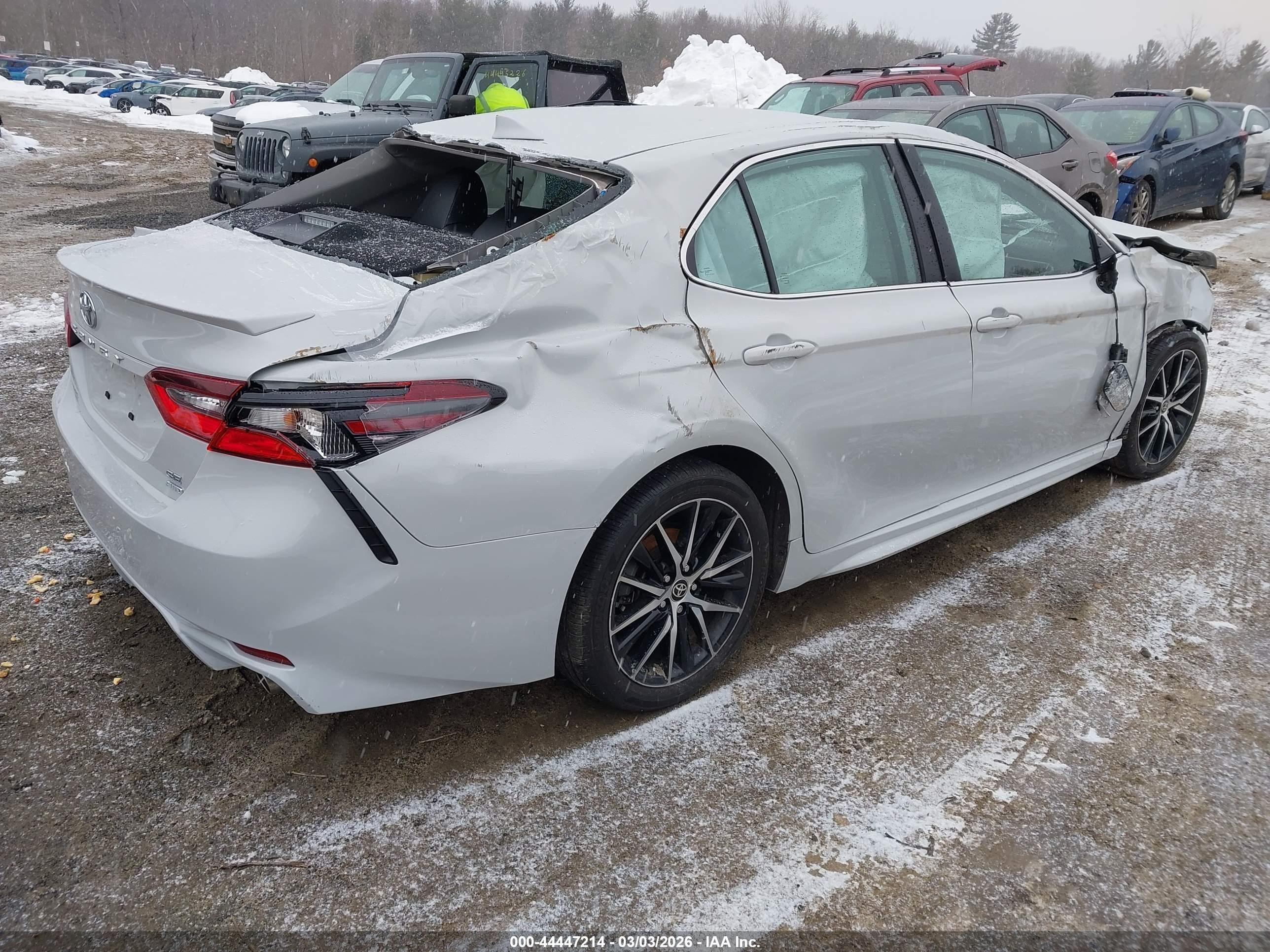 TOYOTA CAMRY image 4