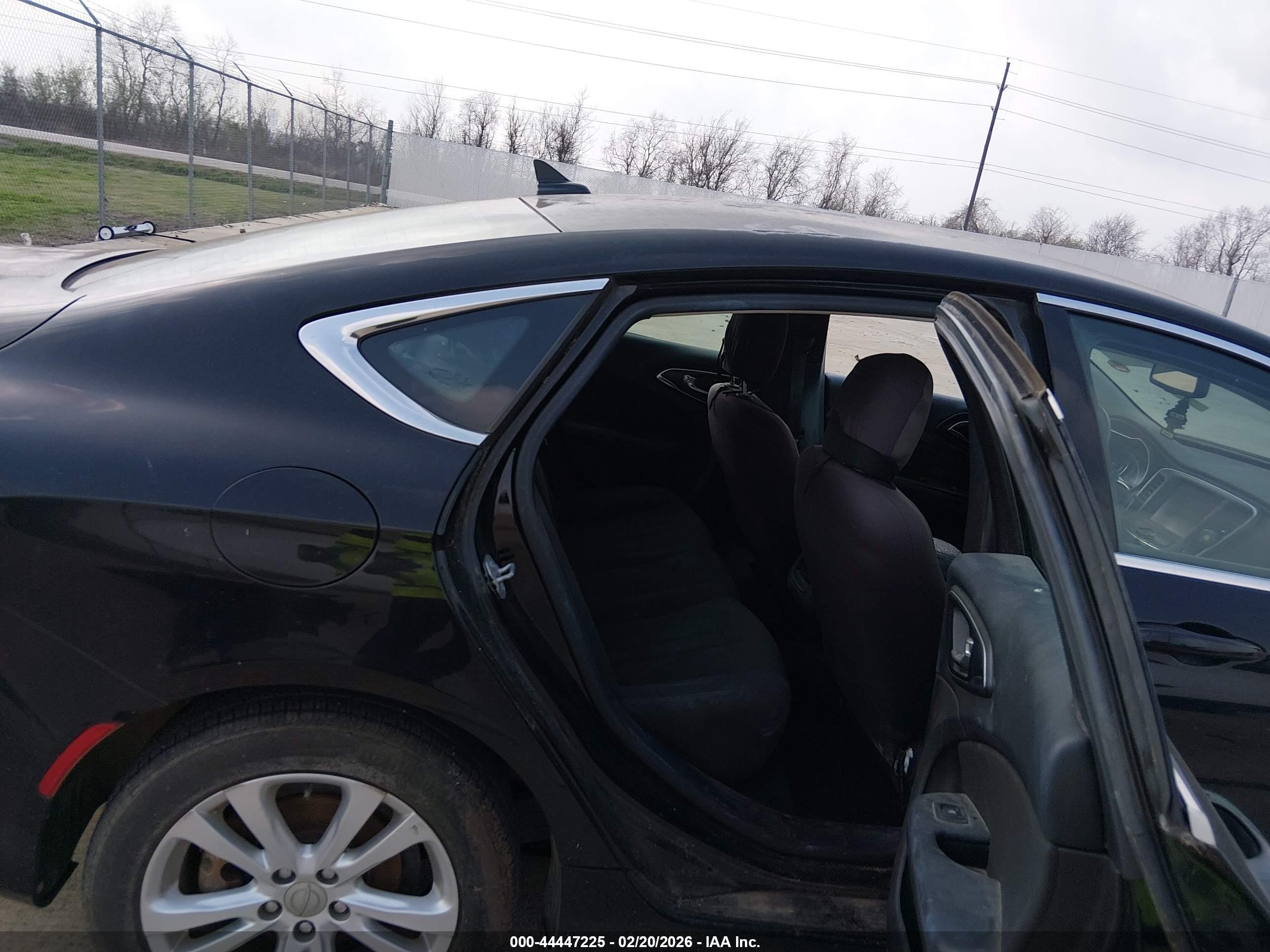 CHRYSLER 200 image 8