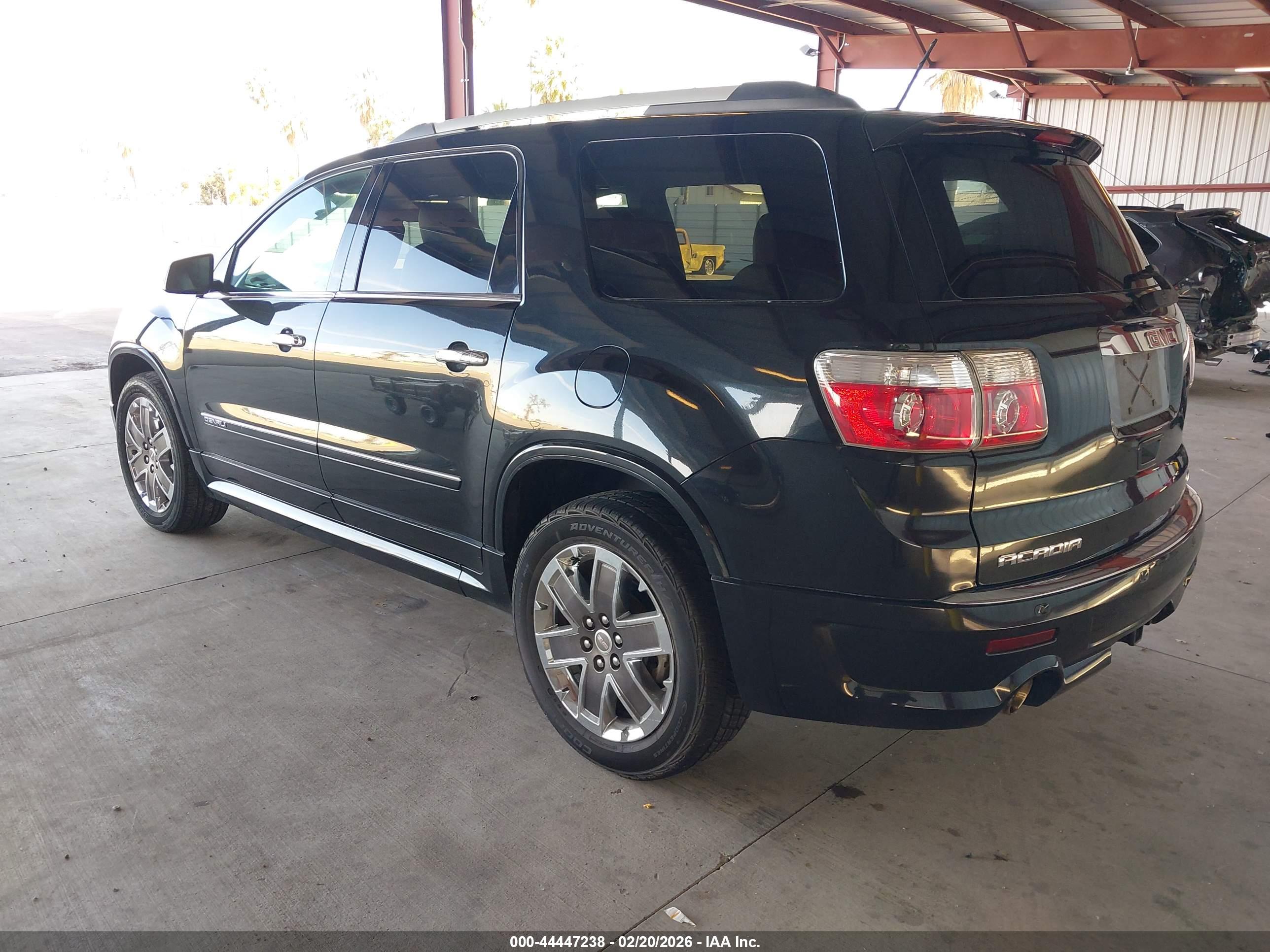 GMC ACADIA image 3