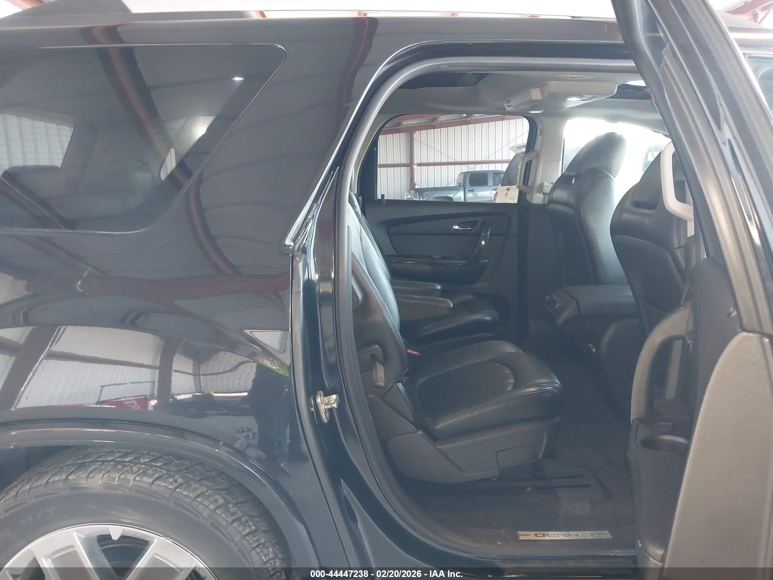 GMC ACADIA image 8