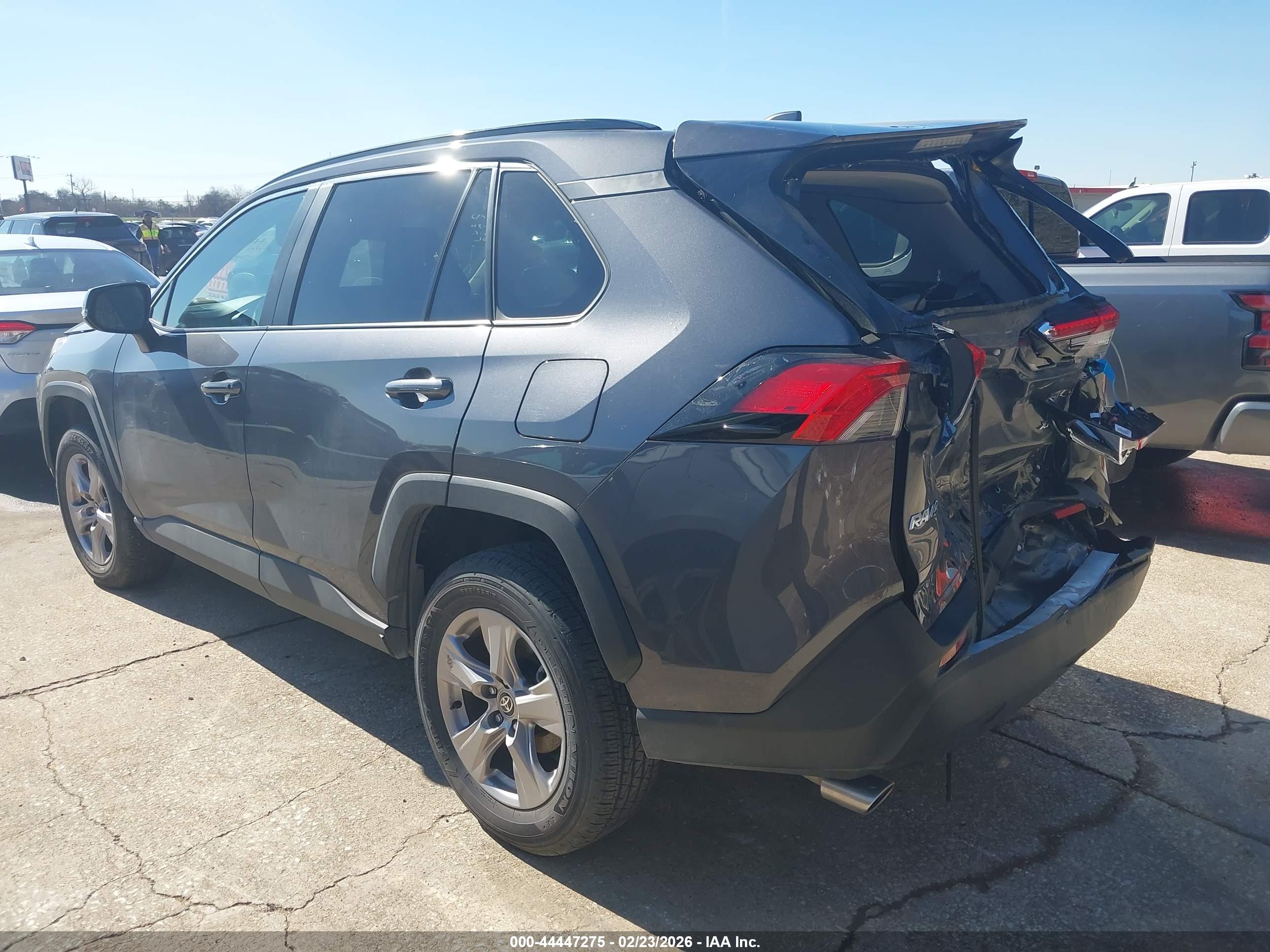 TOYOTA RAV4 image 3