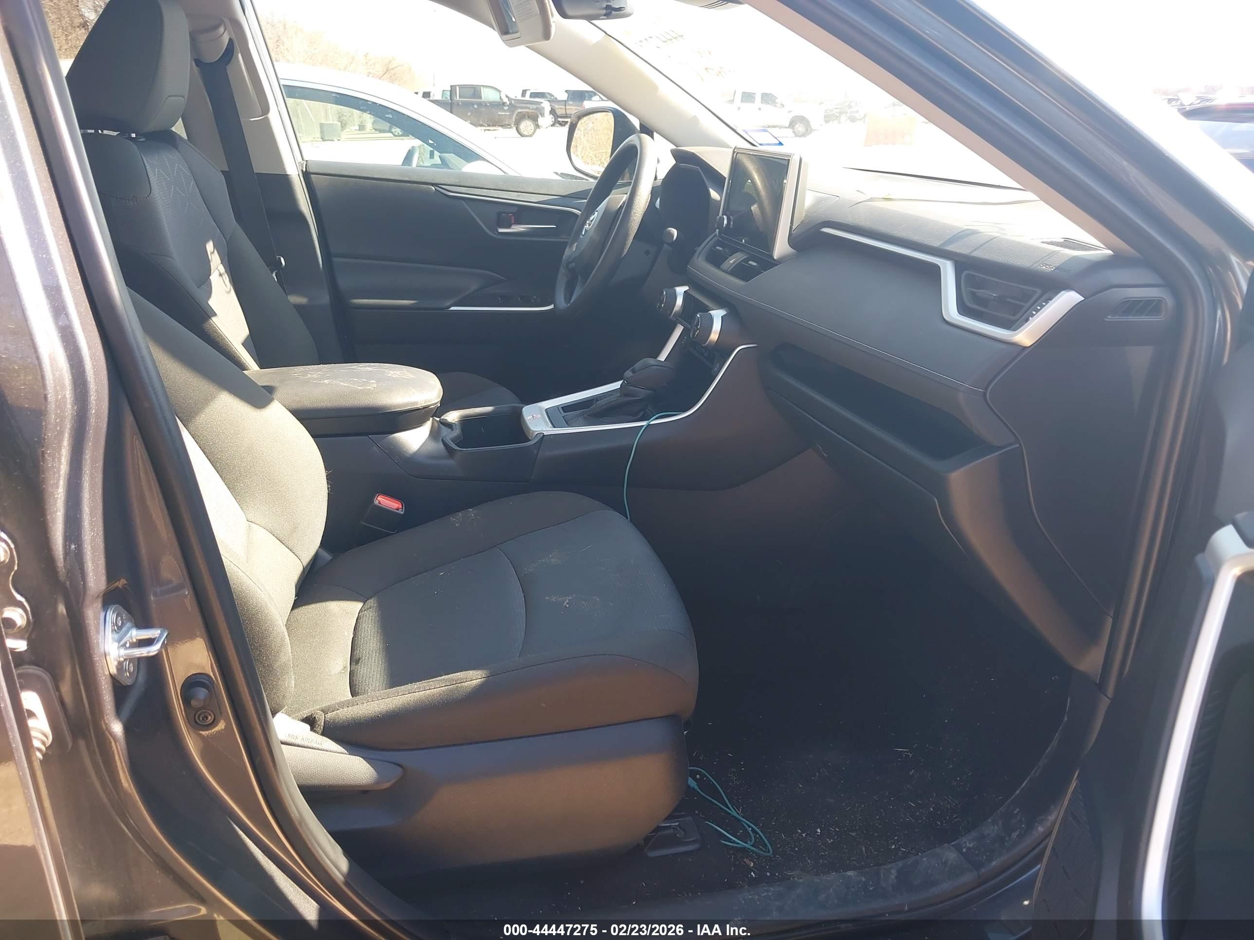 TOYOTA RAV4 image 5