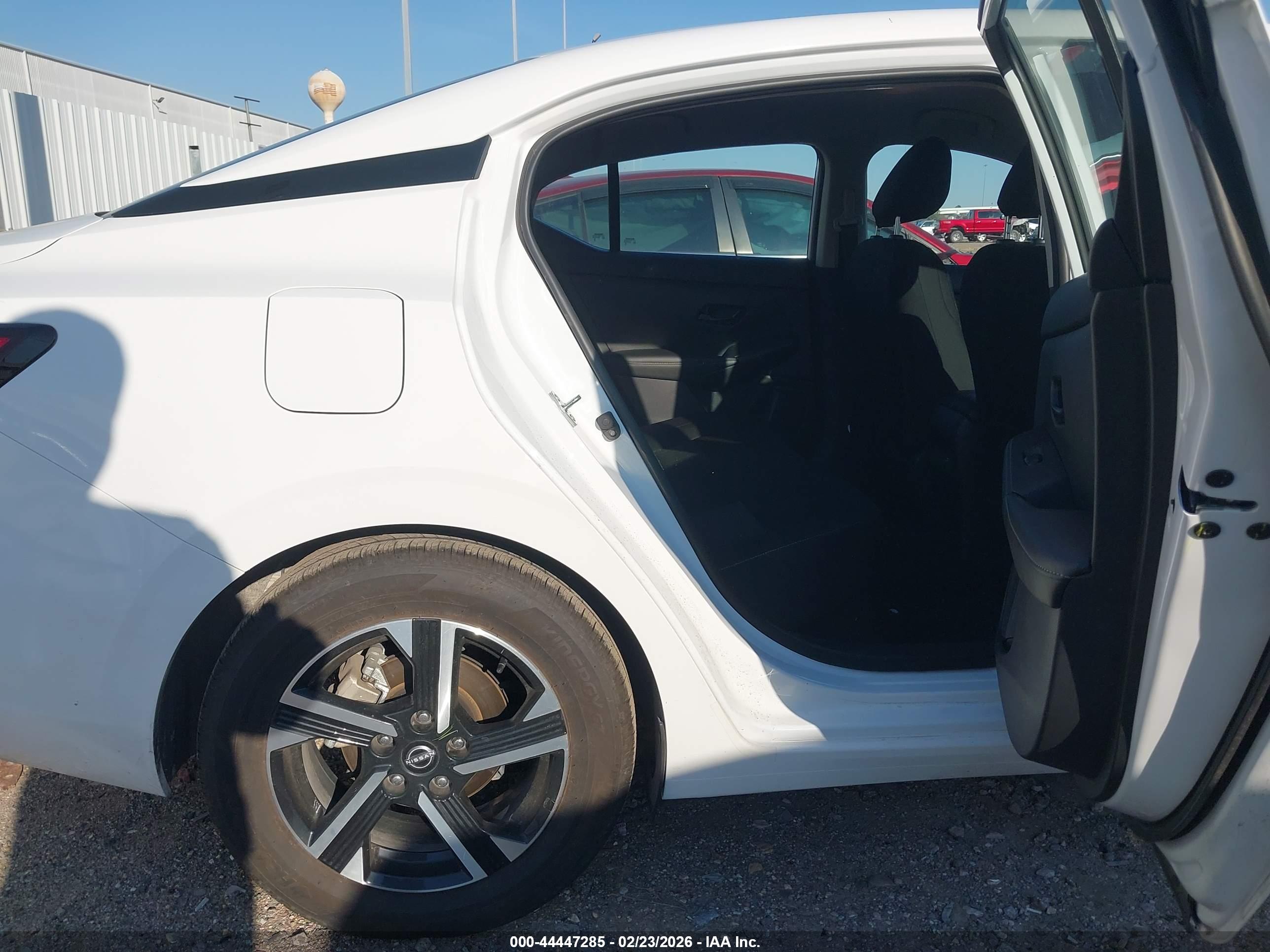 NISSAN SENTRA image 8