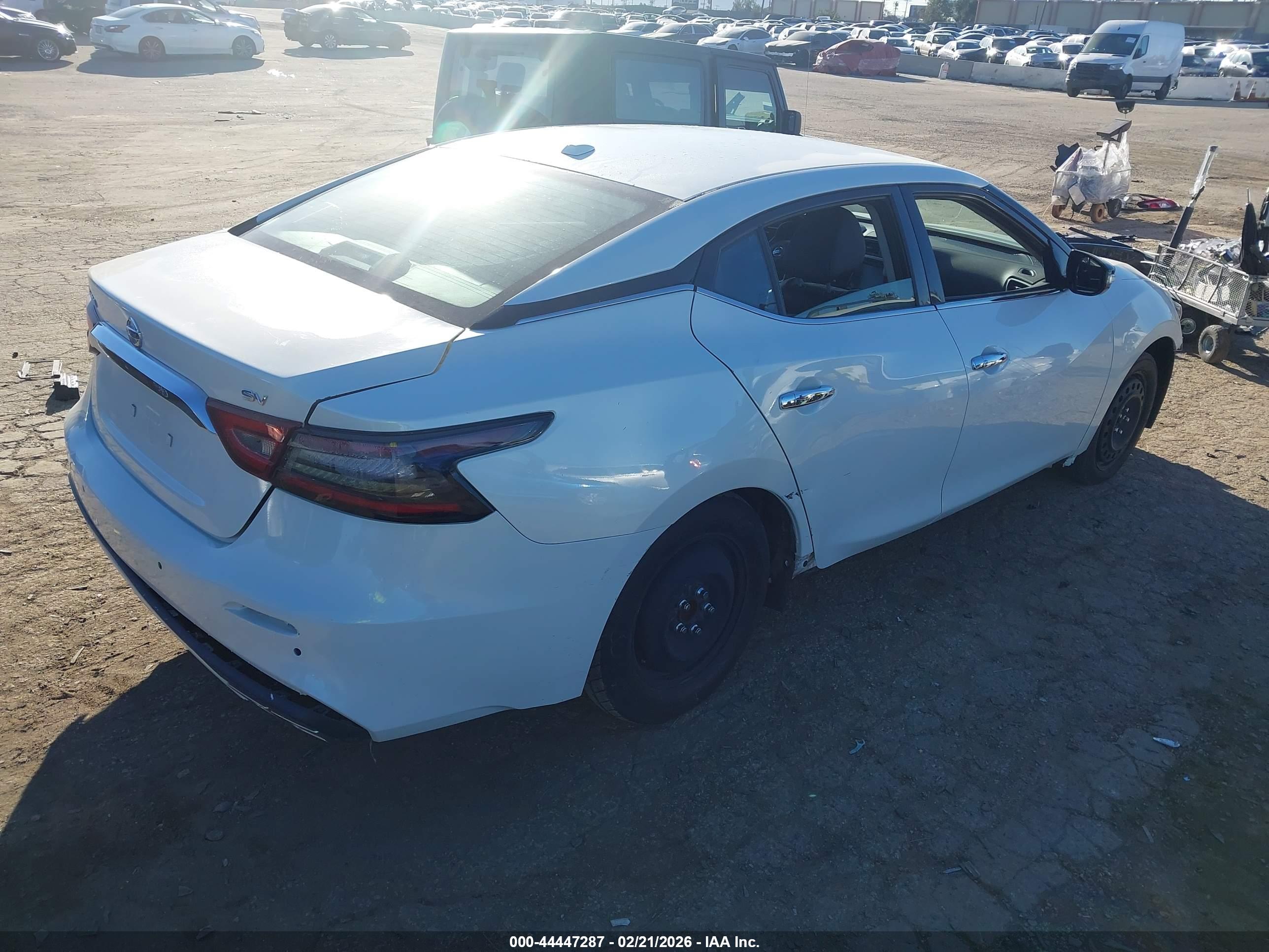 NISSAN MAXIMA image 4