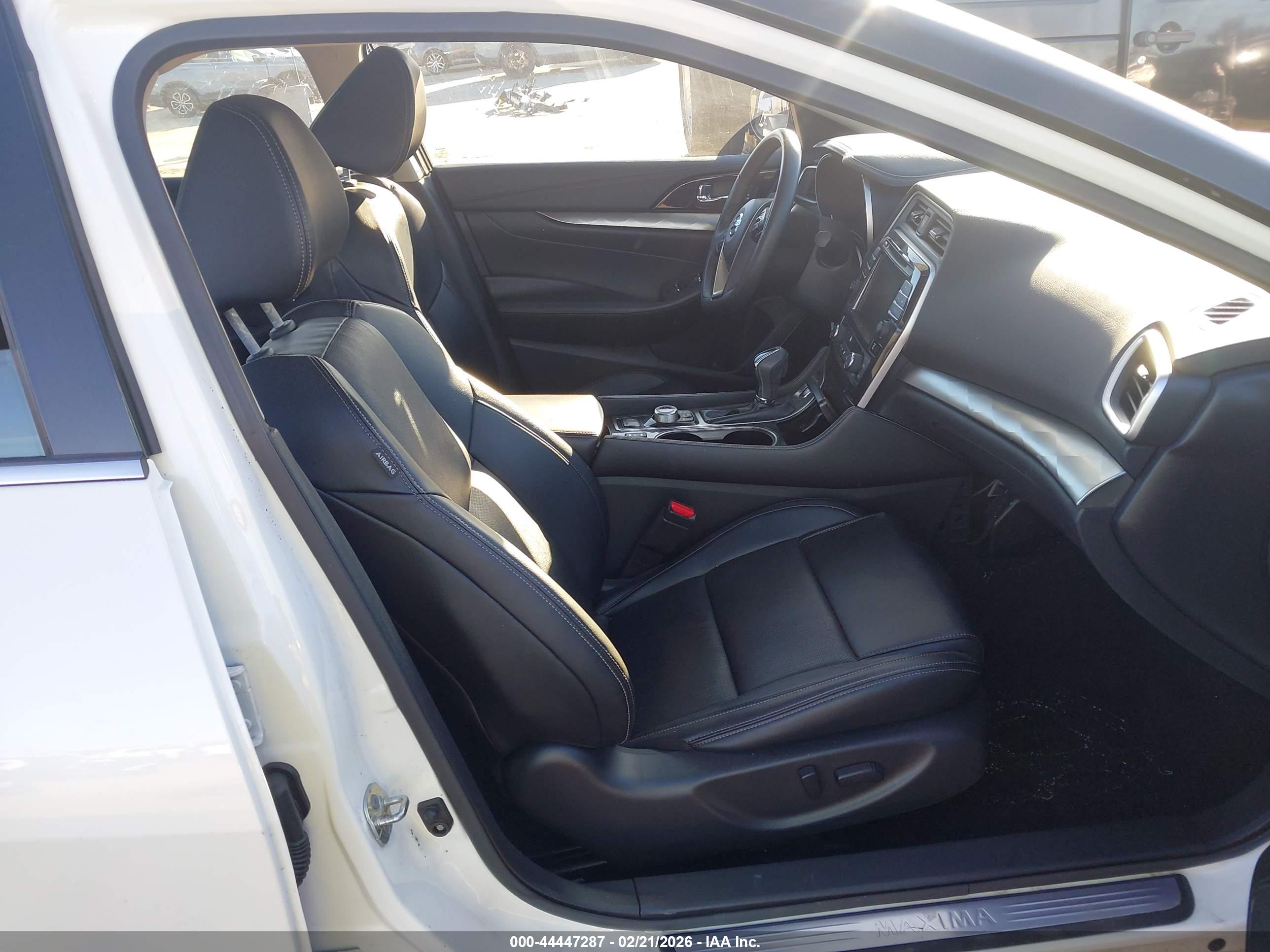 NISSAN MAXIMA image 5