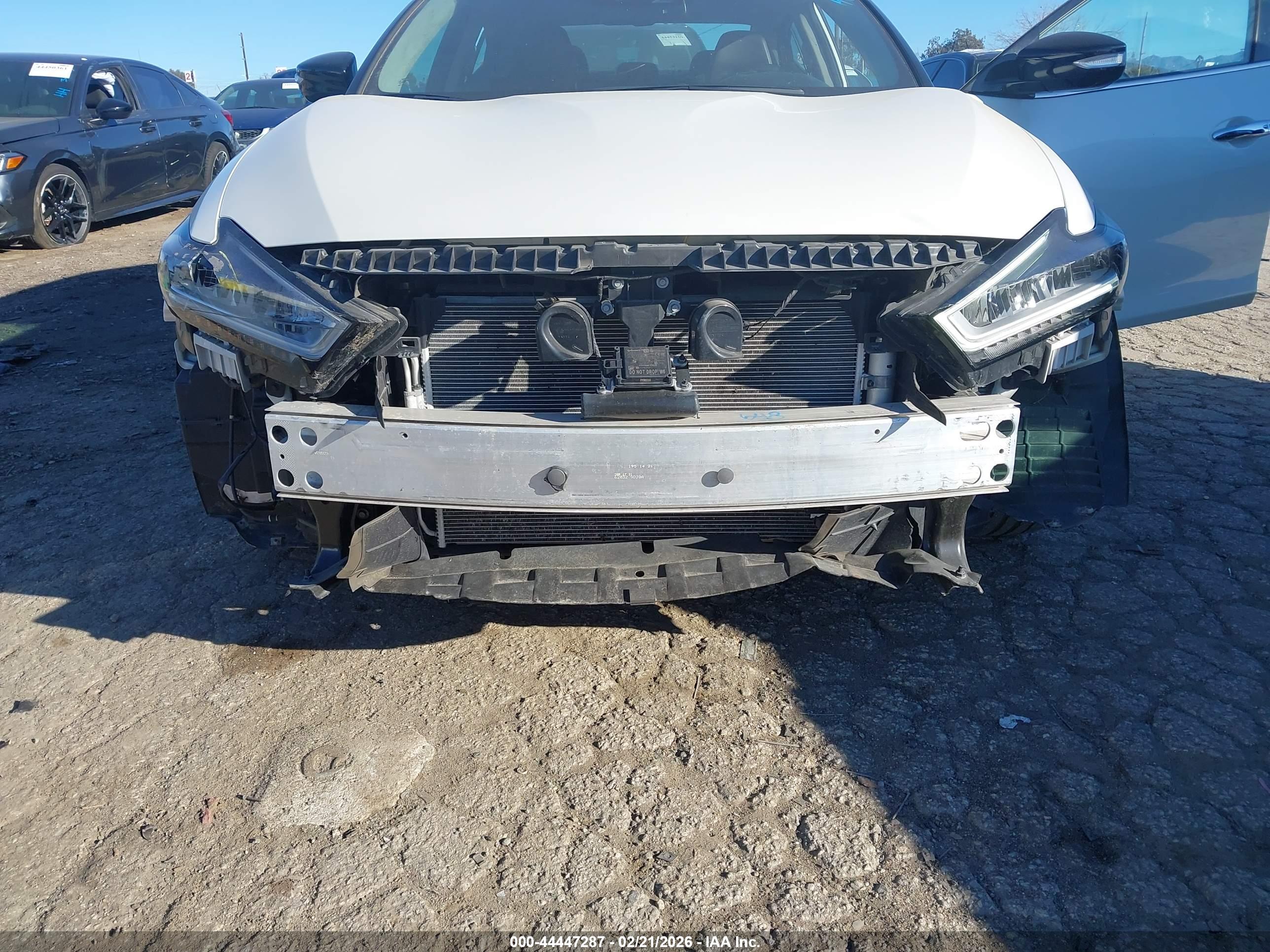 NISSAN MAXIMA image 6