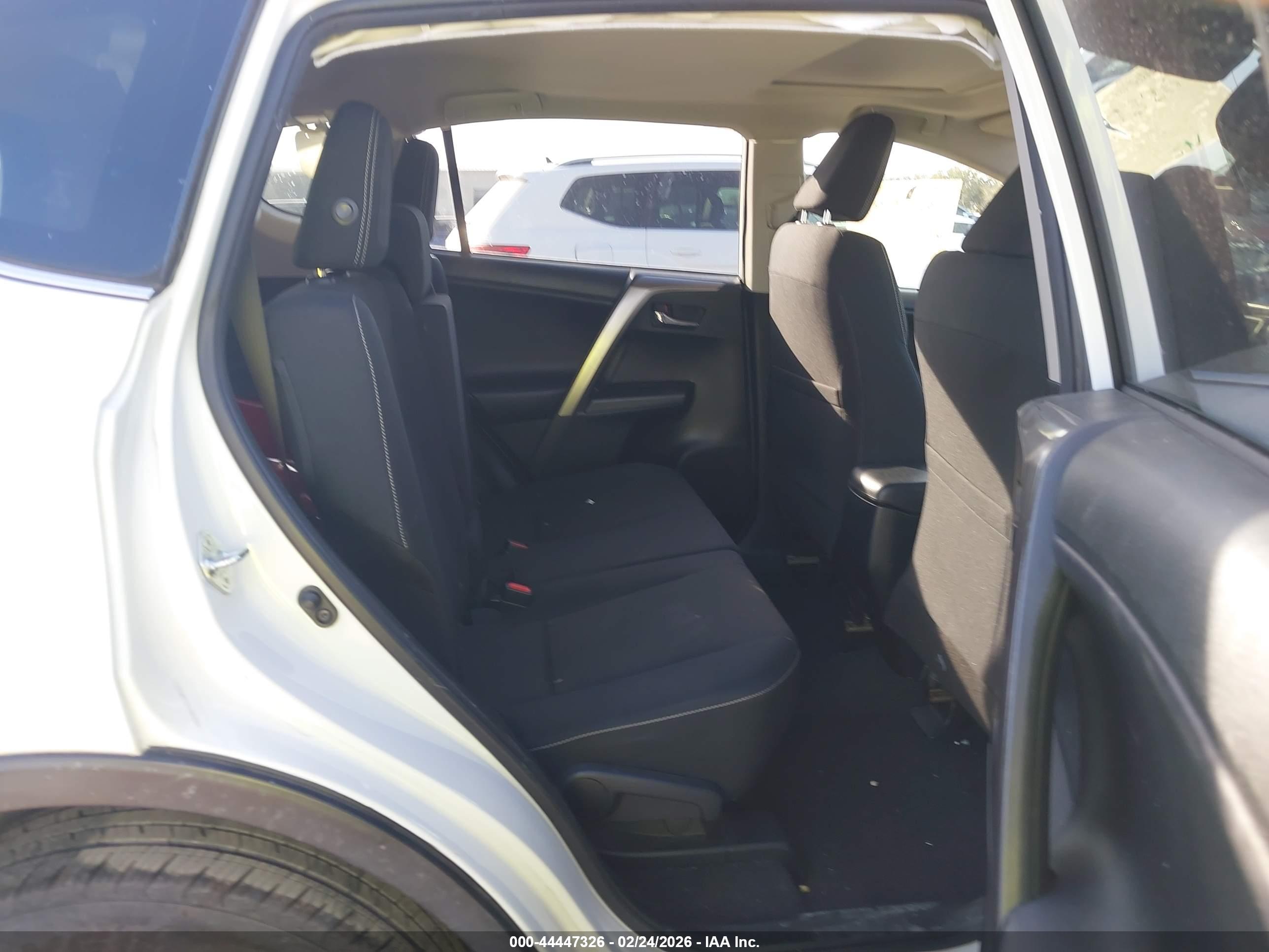TOYOTA RAV4 image 8