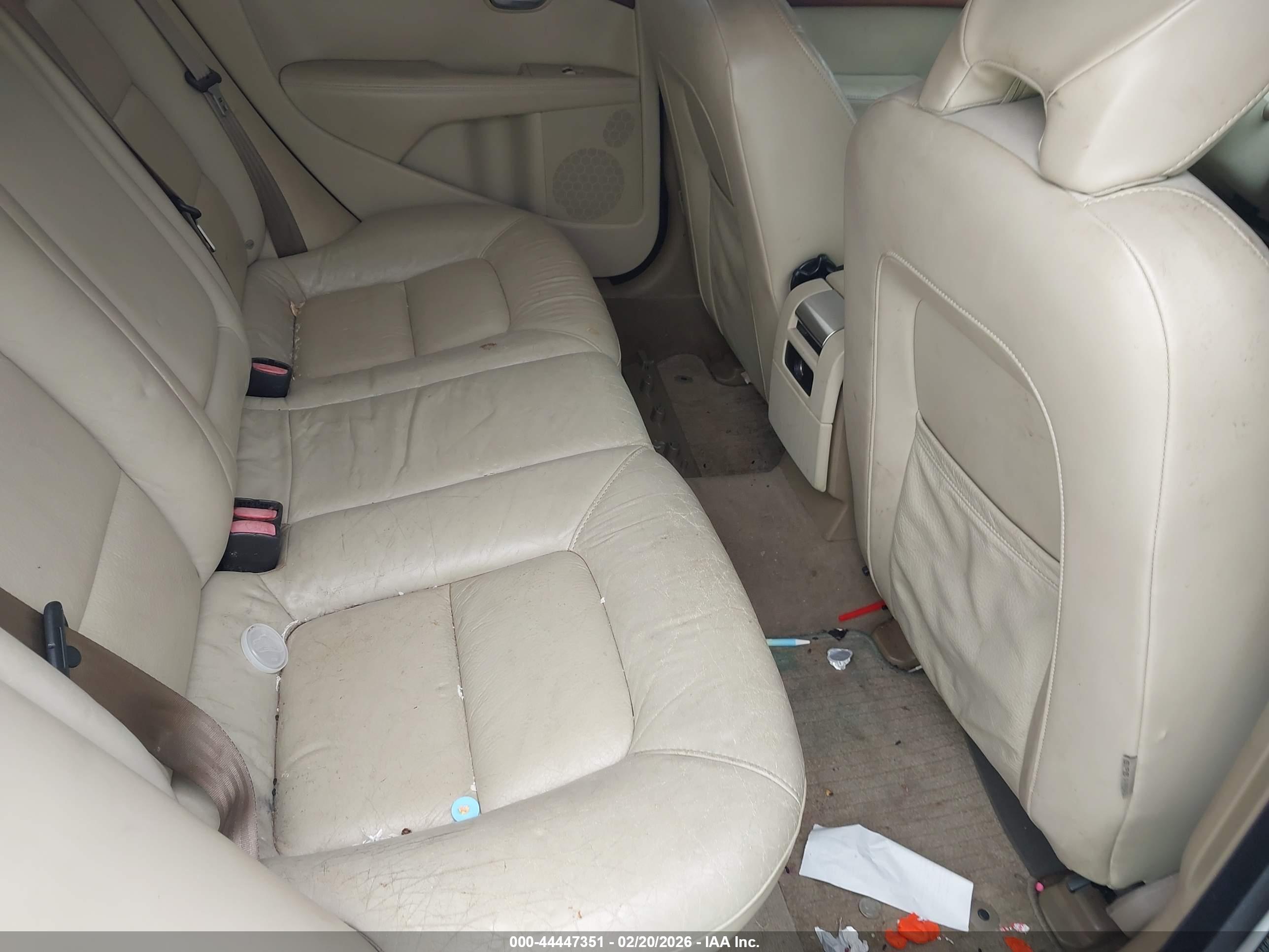 VOLVO S80 image 8