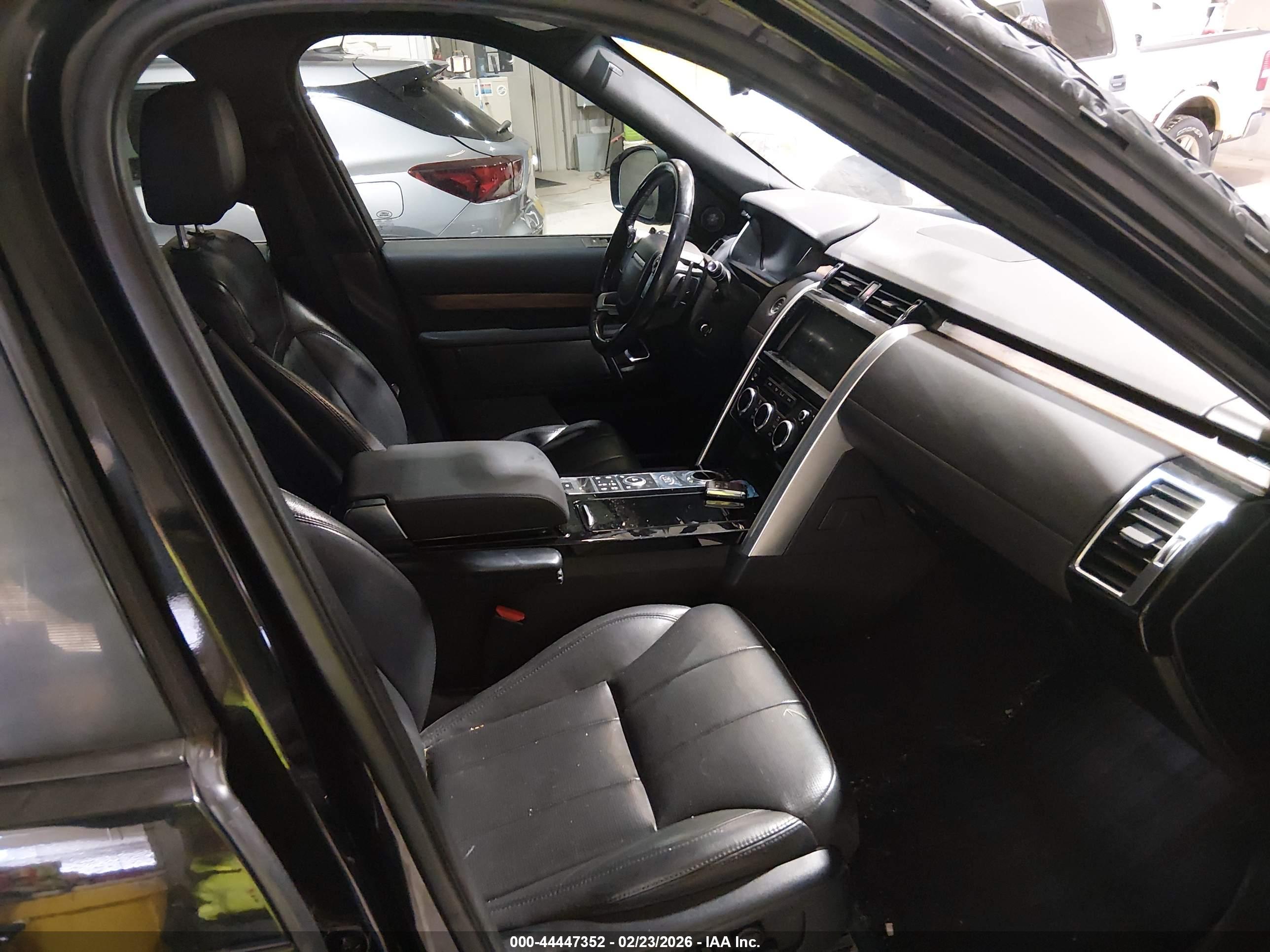 LAND ROVER image 5