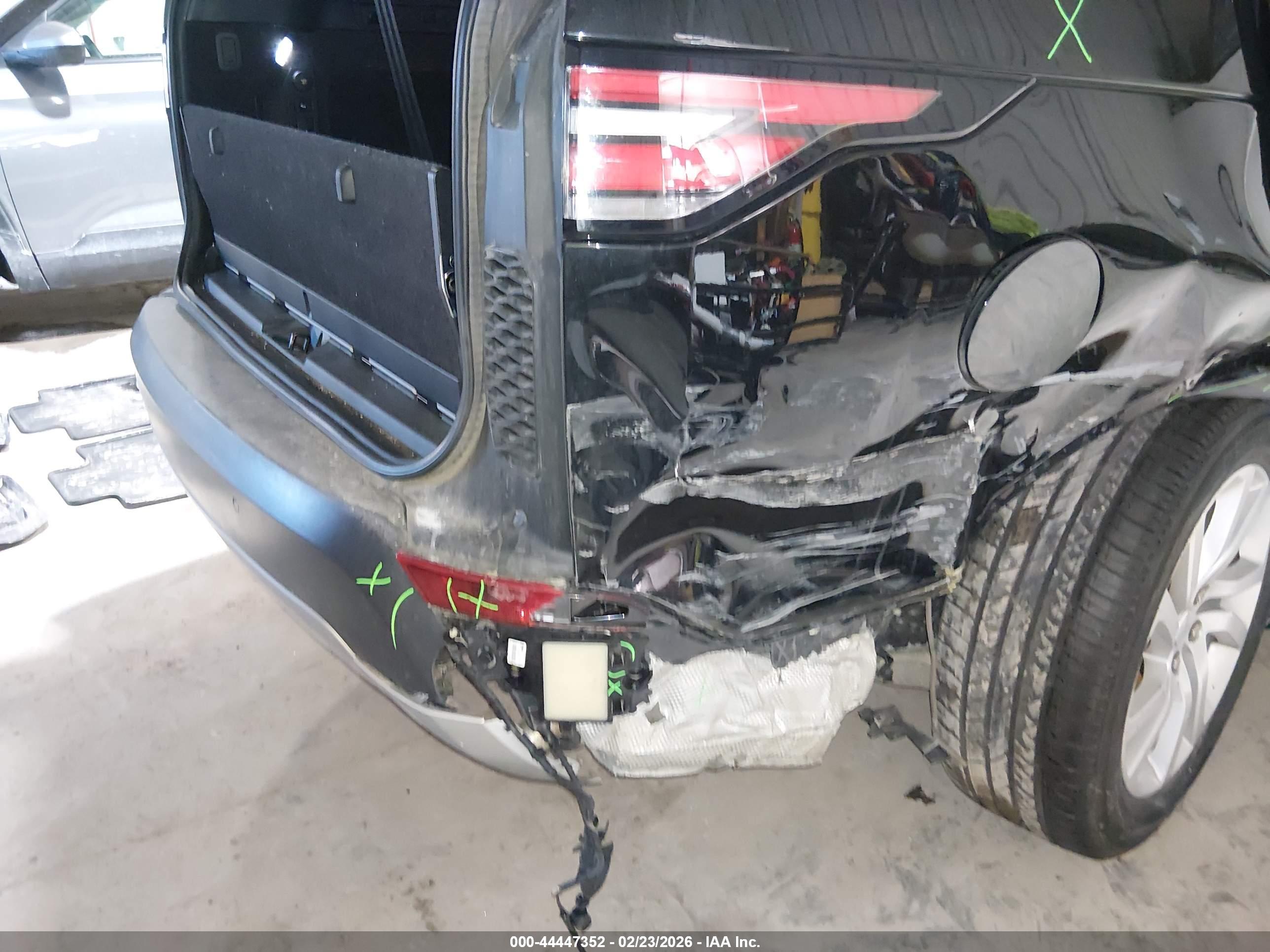 LAND ROVER image 6