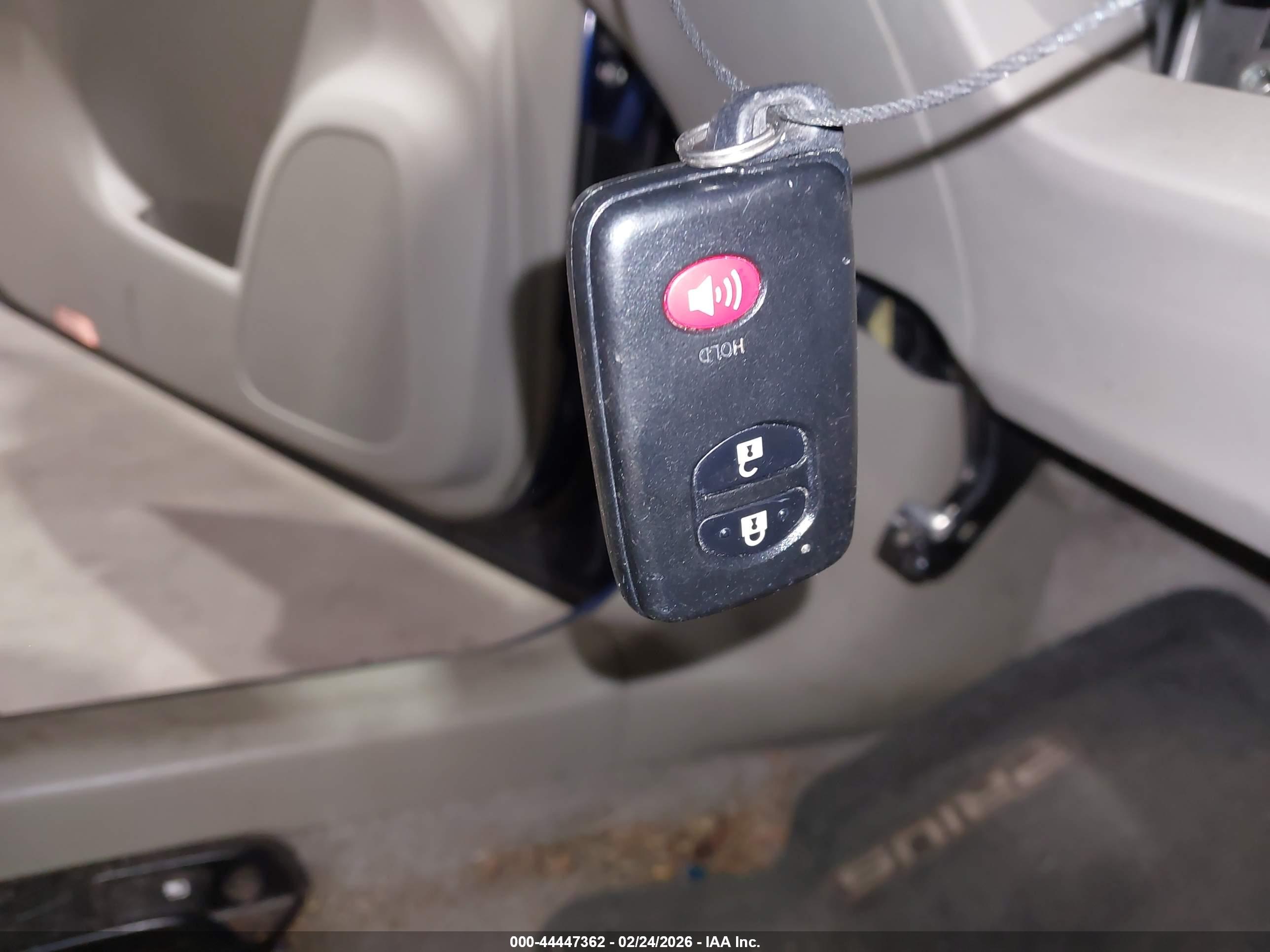 TOYOTA PRIUS image 11