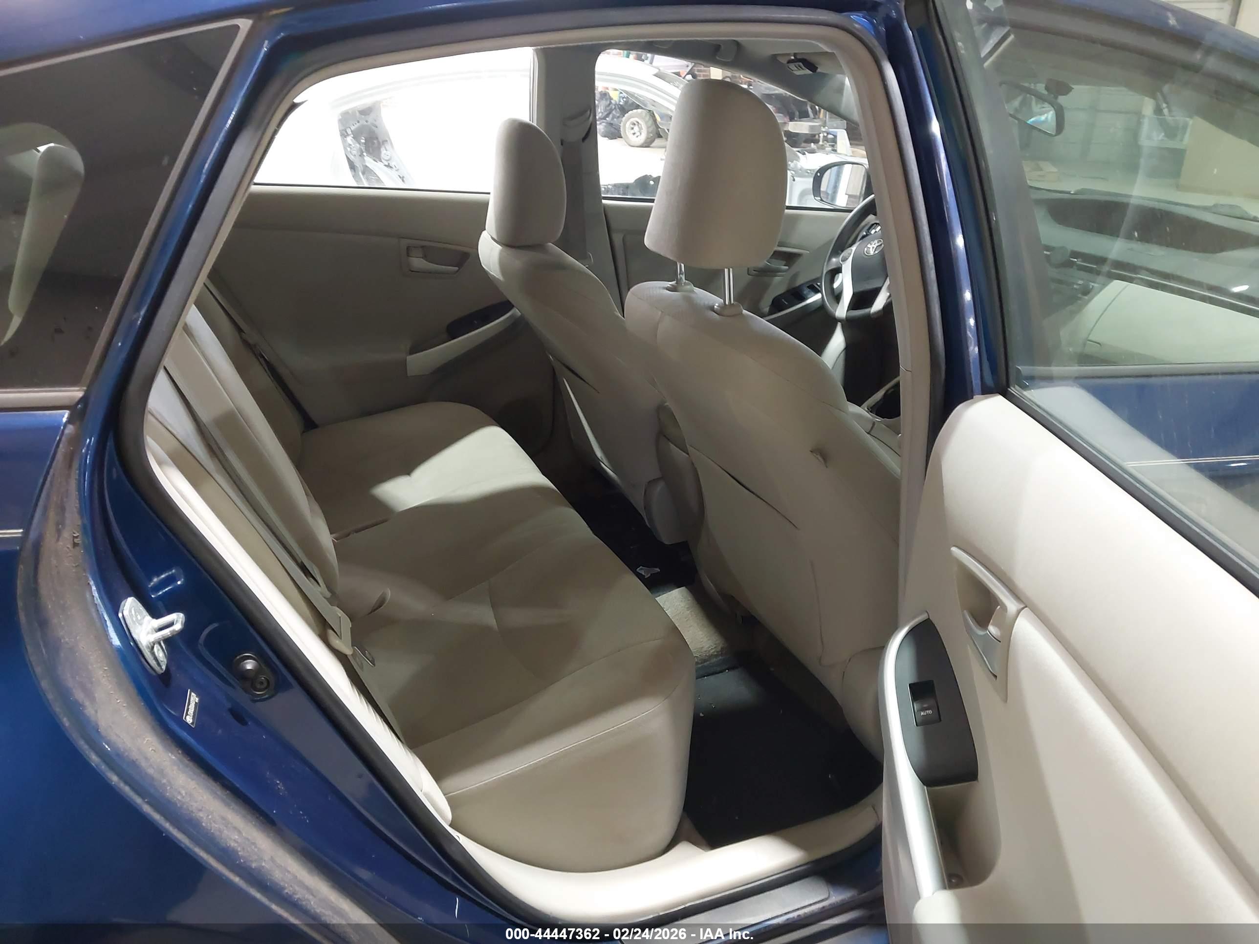 TOYOTA PRIUS image 8