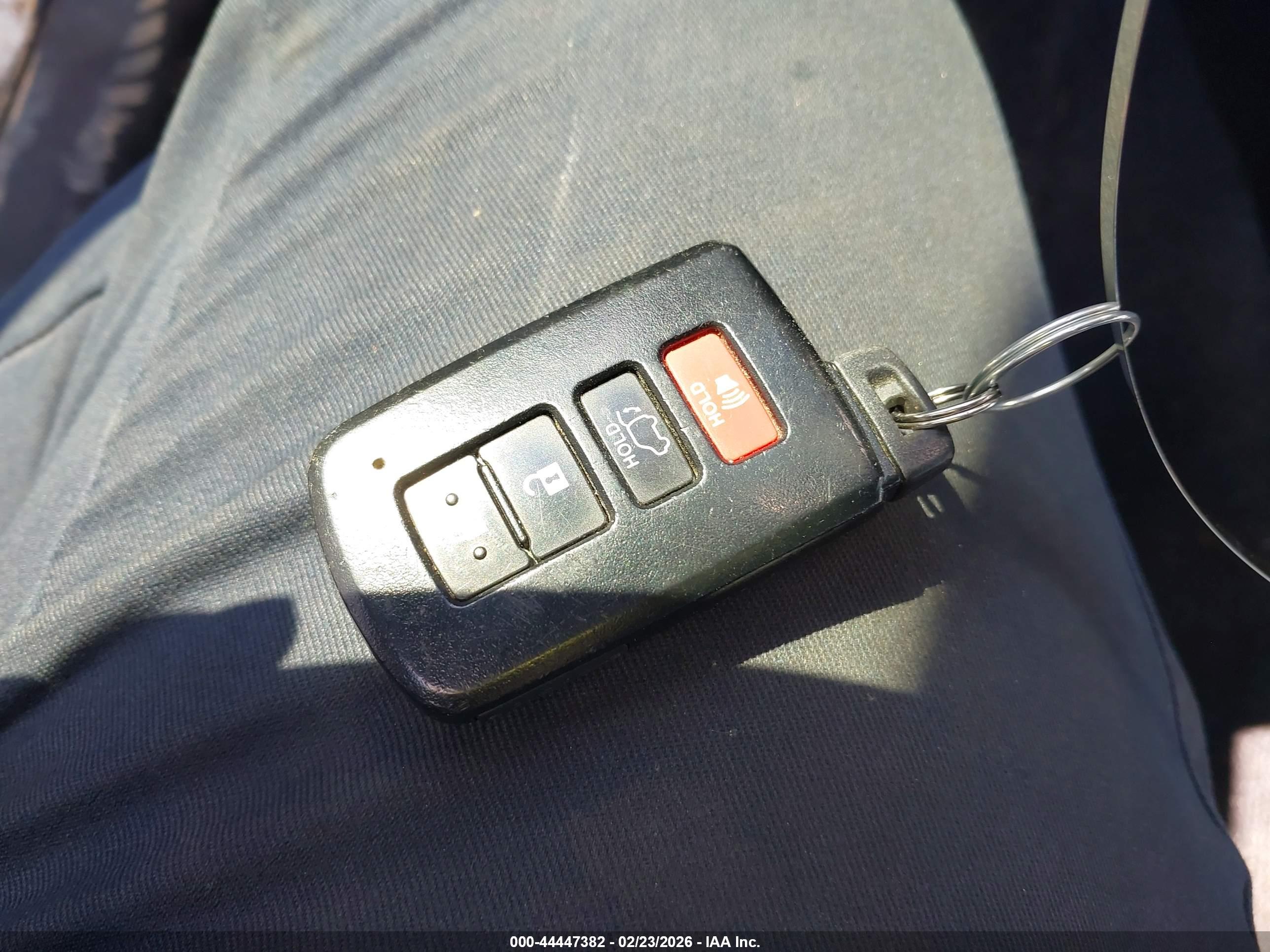 TOYOTA RAV4 image 11