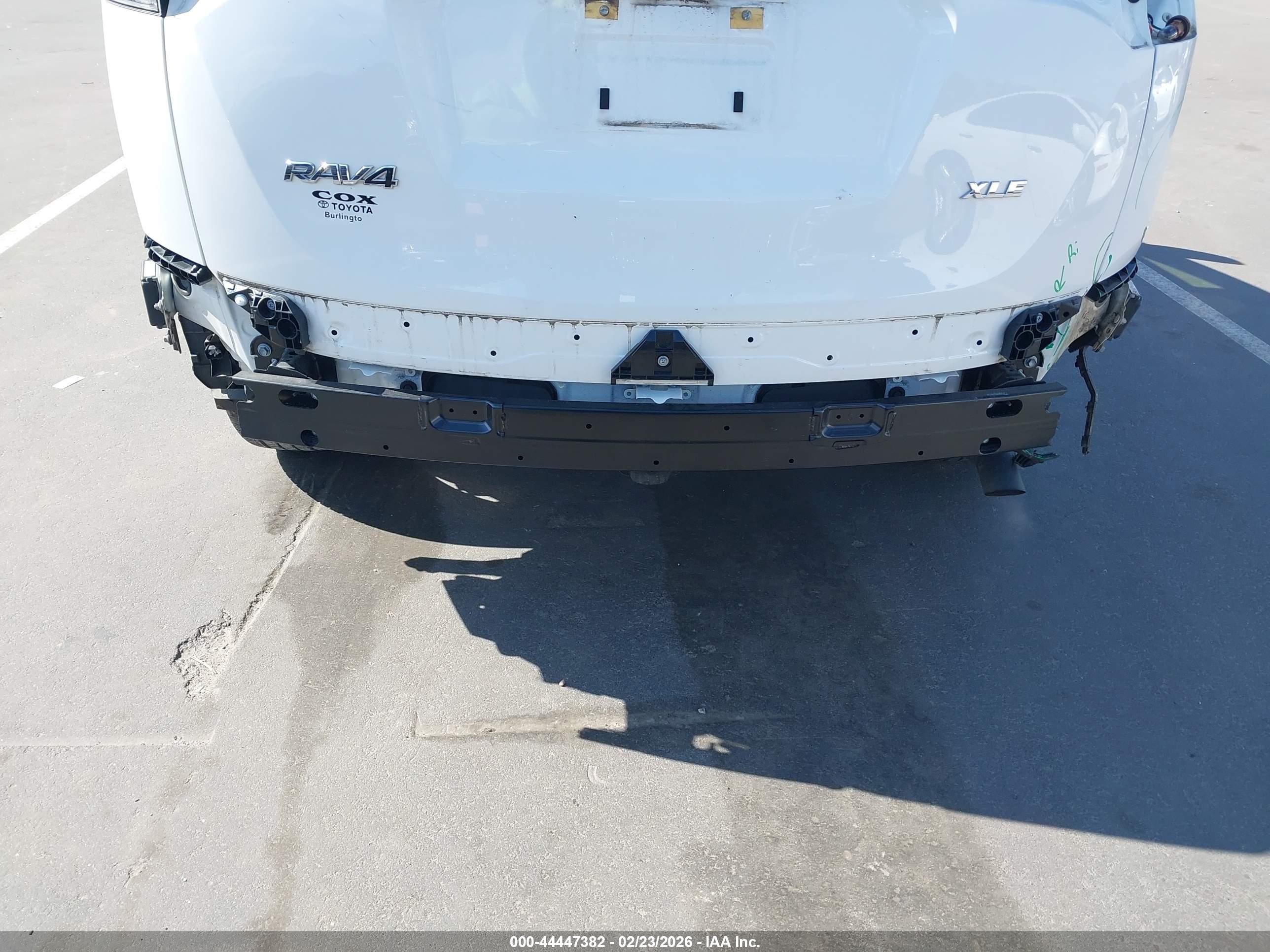 TOYOTA RAV4 image 6