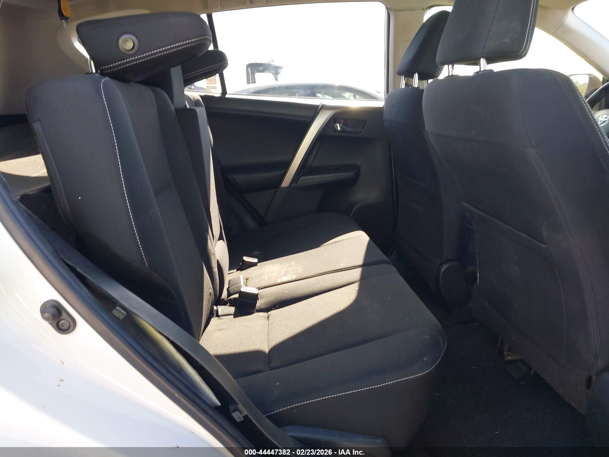 TOYOTA RAV4 image 8