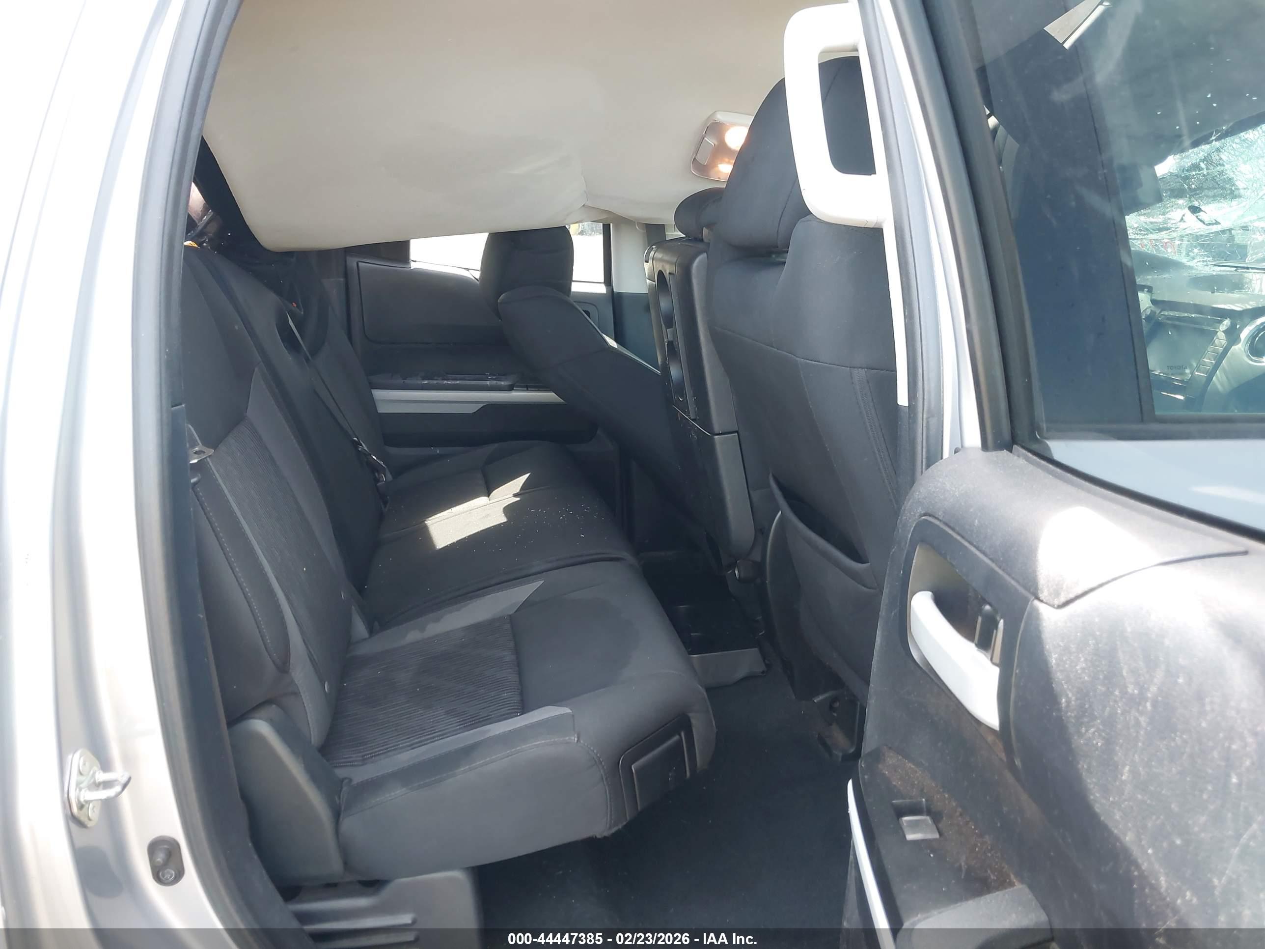 TOYOTA TUNDRA image 8