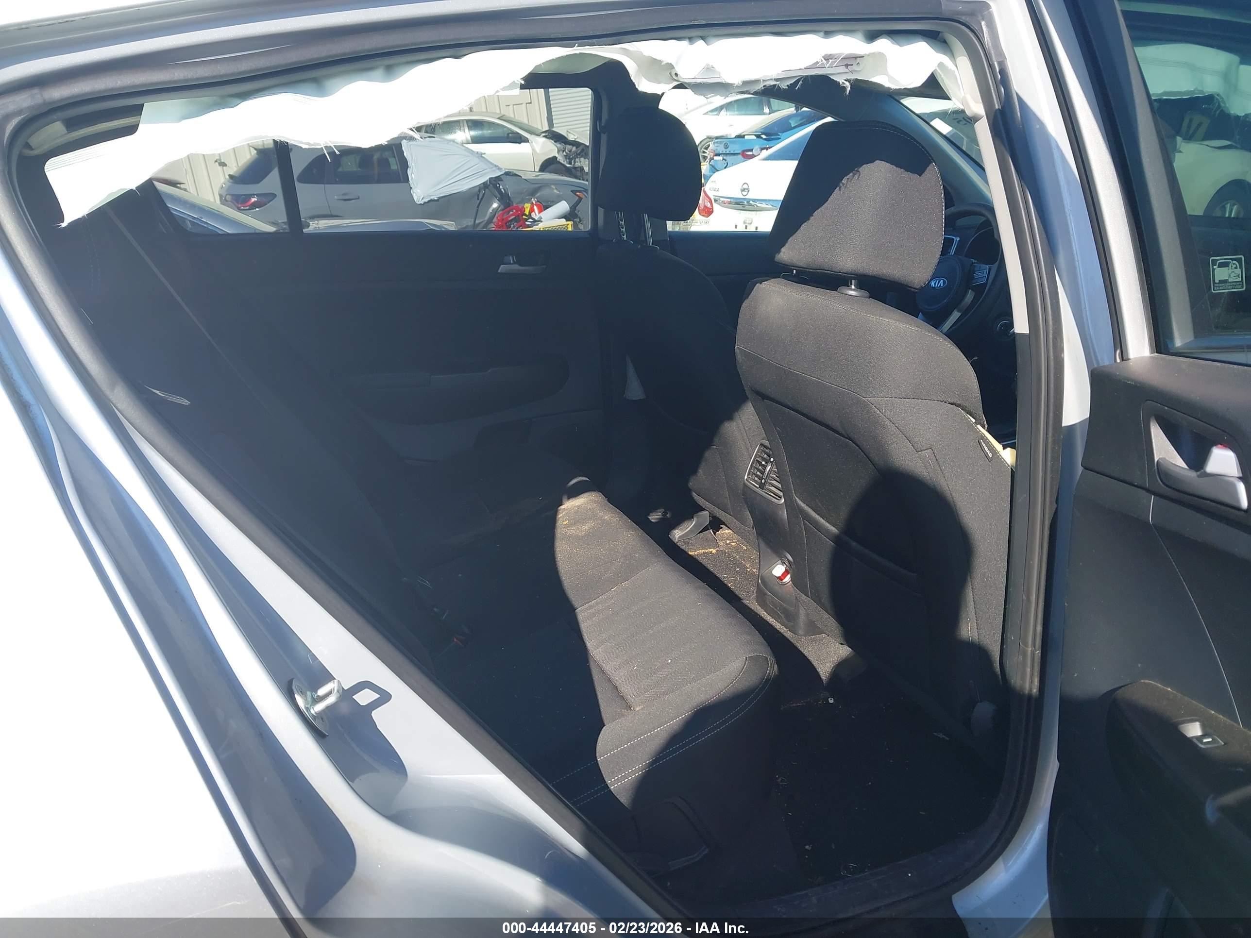 KIA SPORTAGE image 8