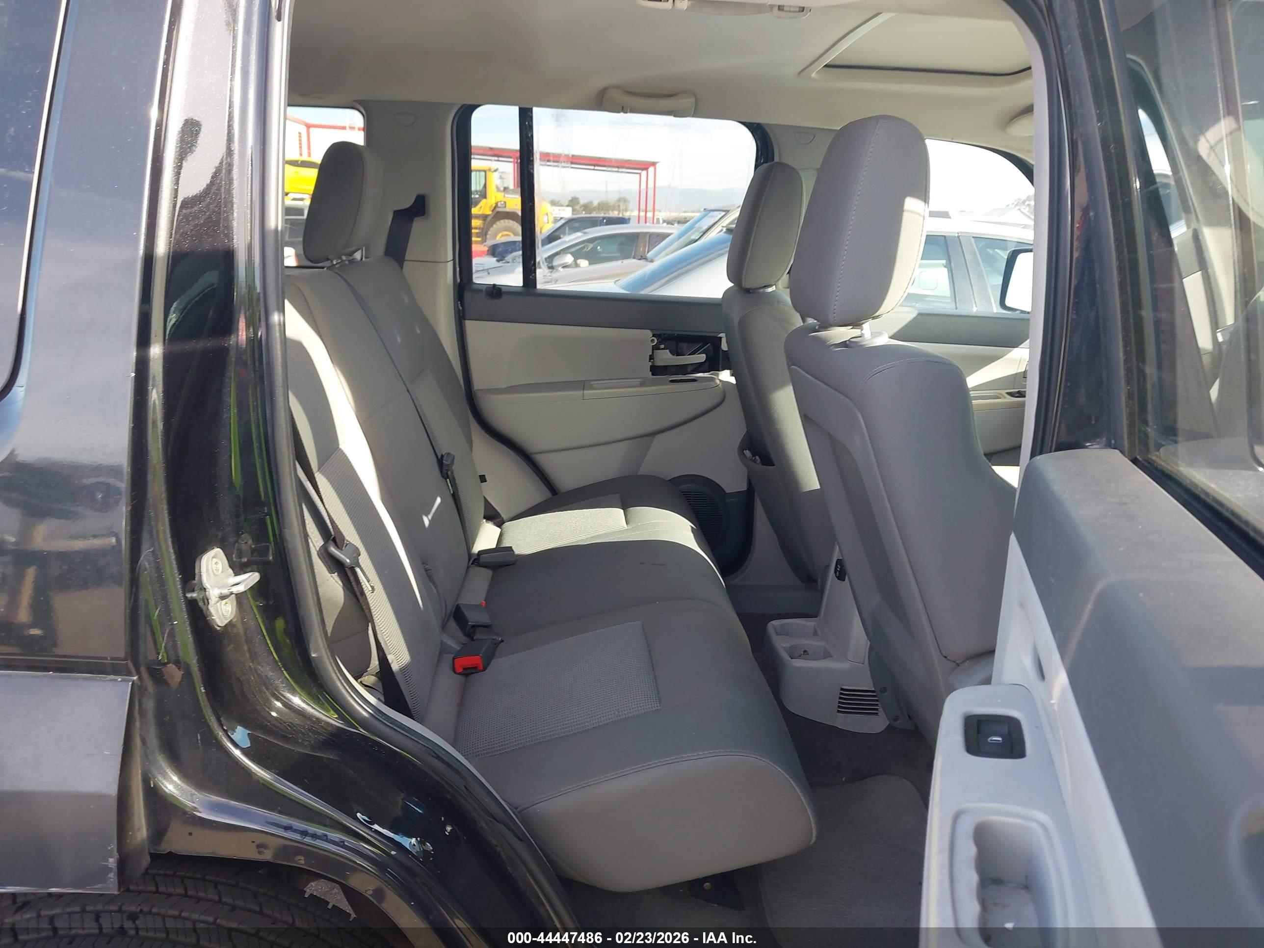 JEEP LIBERTY image 8