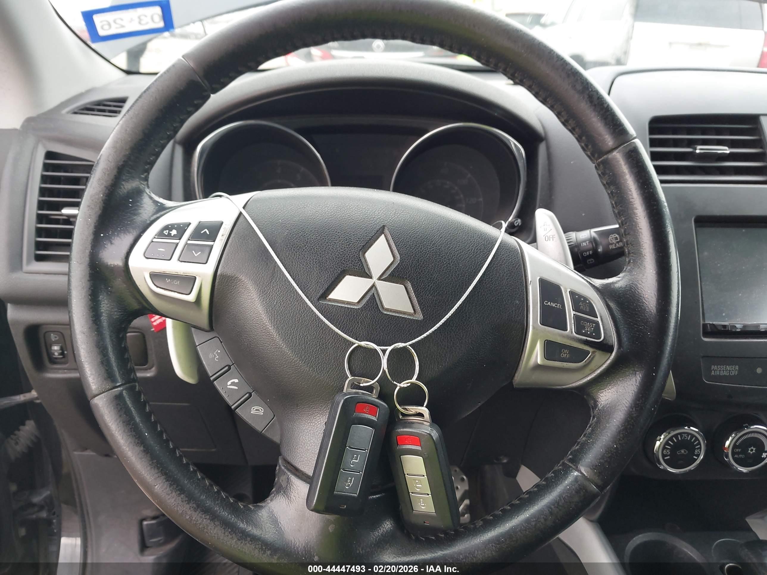 MITSUBISHI OUTLANDER image 11